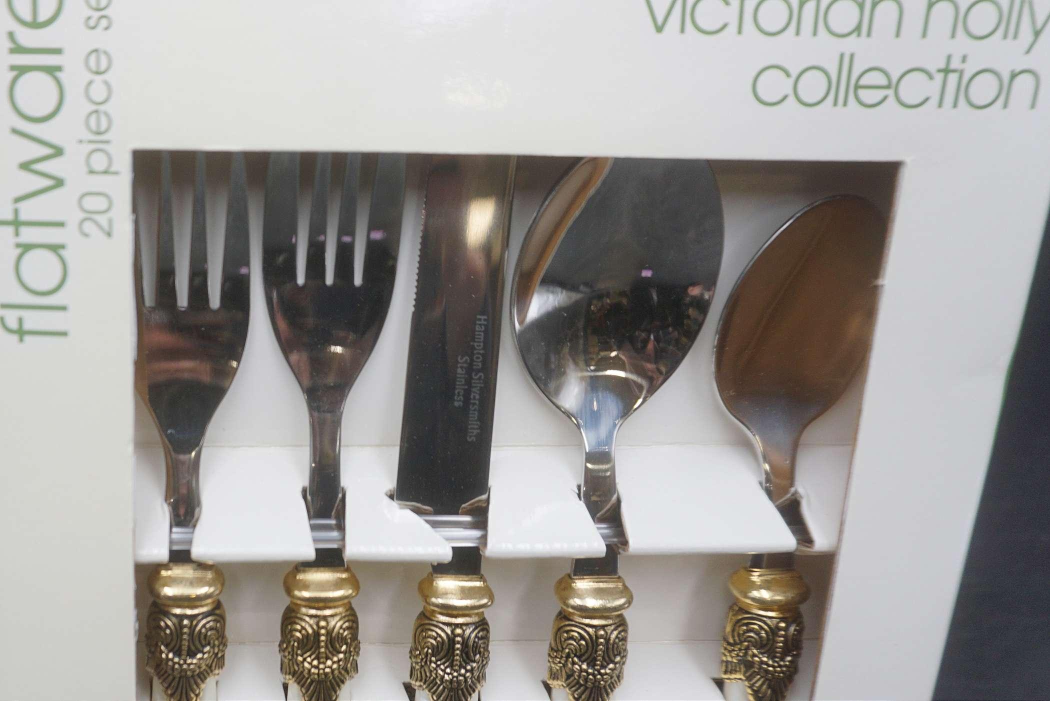 Victorian Holly Collection Flatware 20 Piece Set