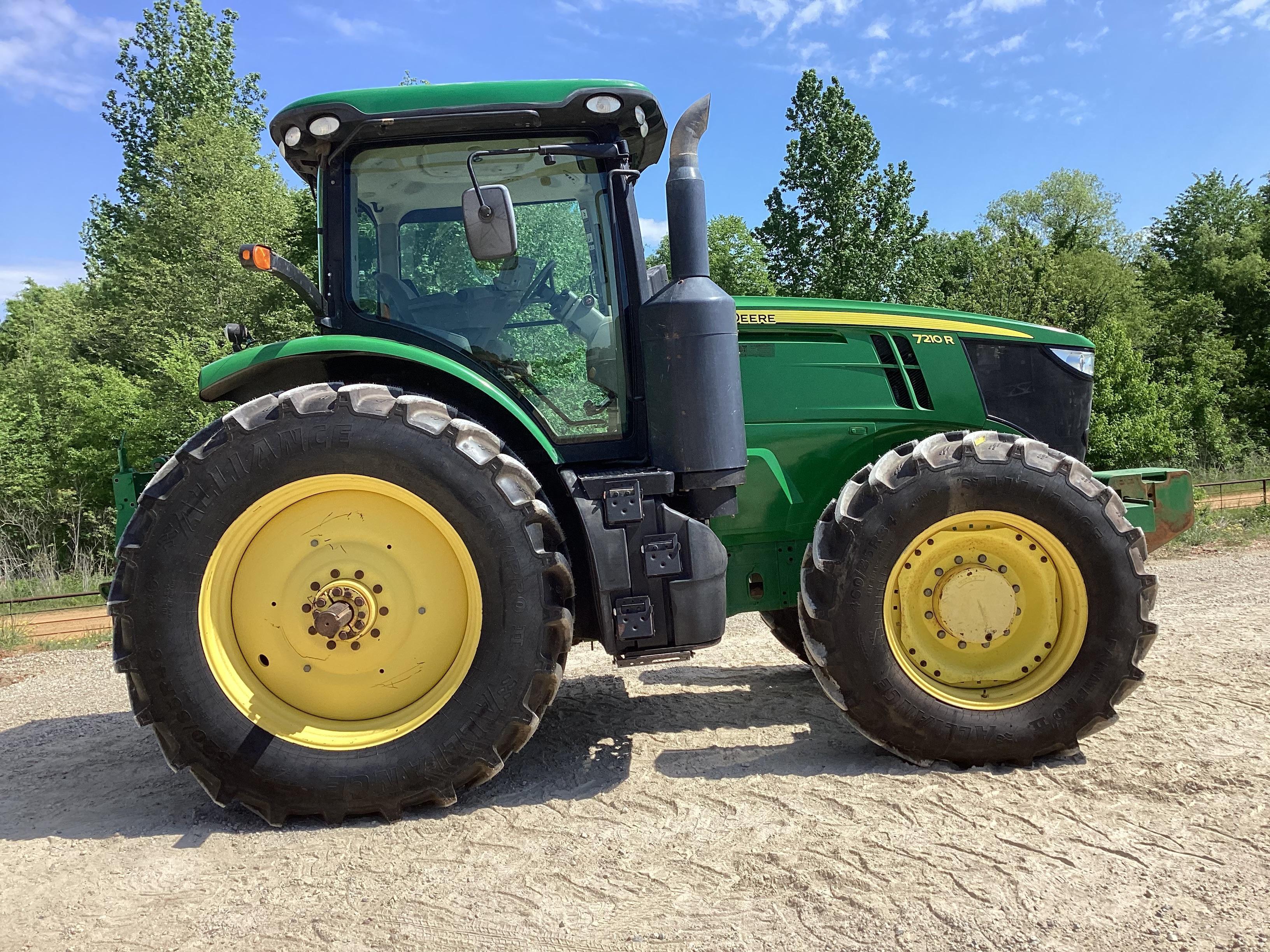 2014 John Deere 7210R Tractor