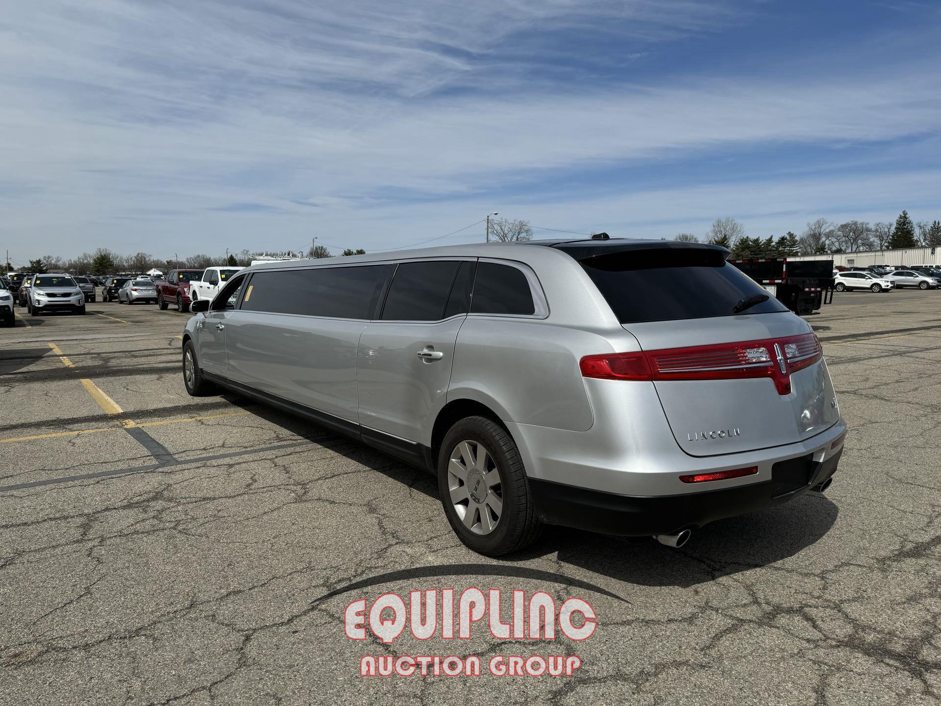 2019 LINCOLN 120-inch MKT LIMOUSINE