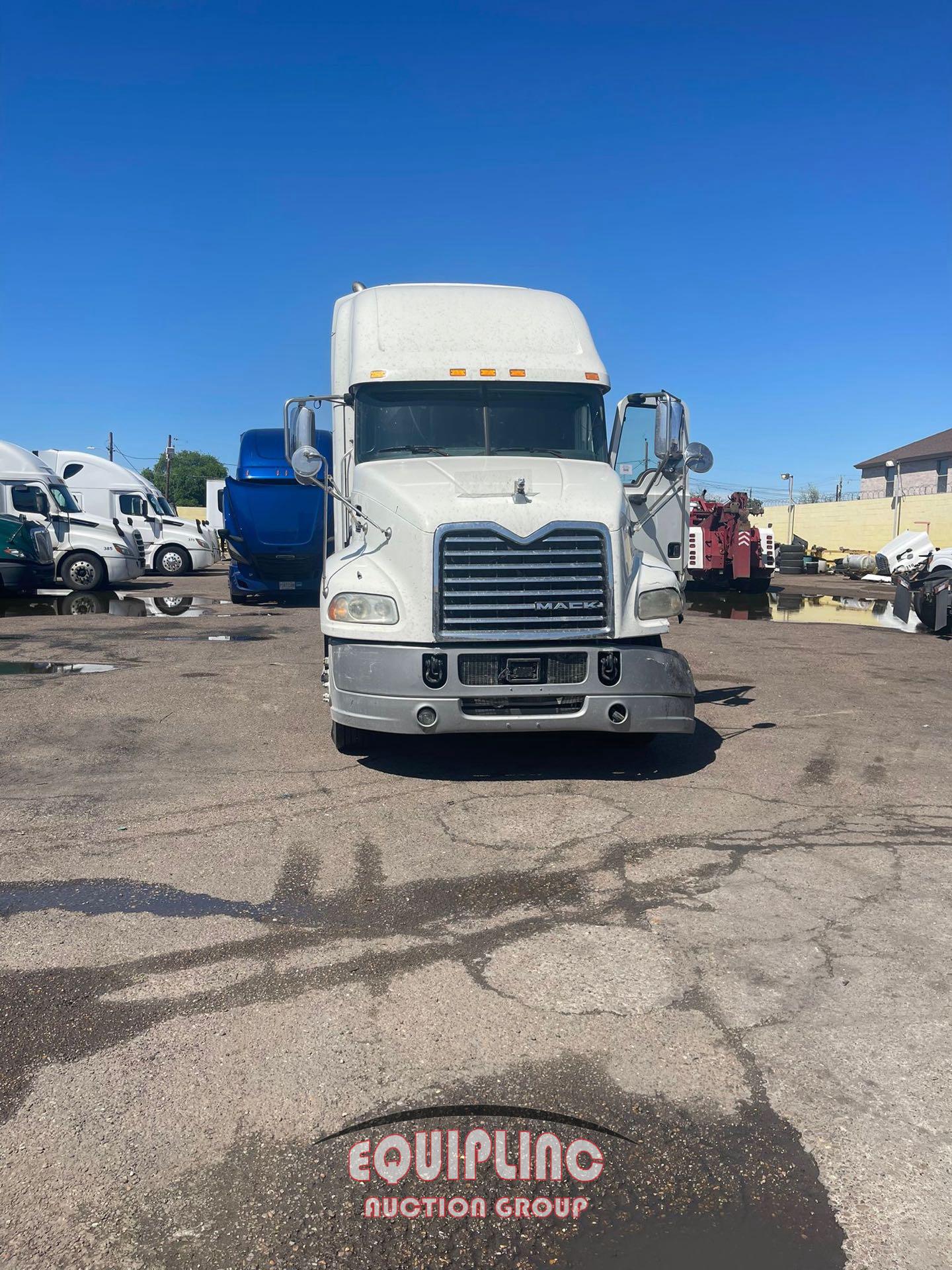 2015 MACK CXU613 TANDEM AXLE SLEEPER