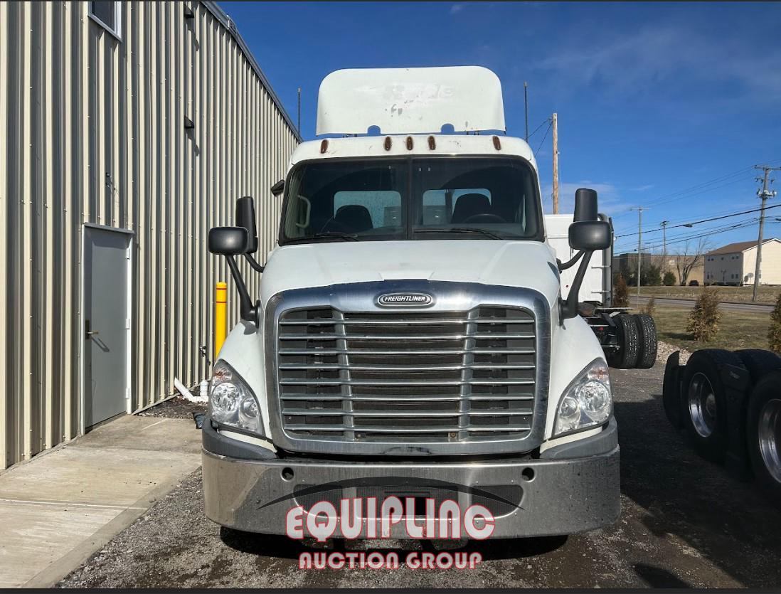 2015 FREIGHTLINER CASCADIA DAY CAB