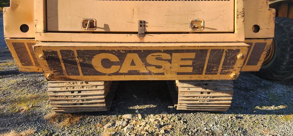 Case 880 Excavator (RUNS) (AS IS)