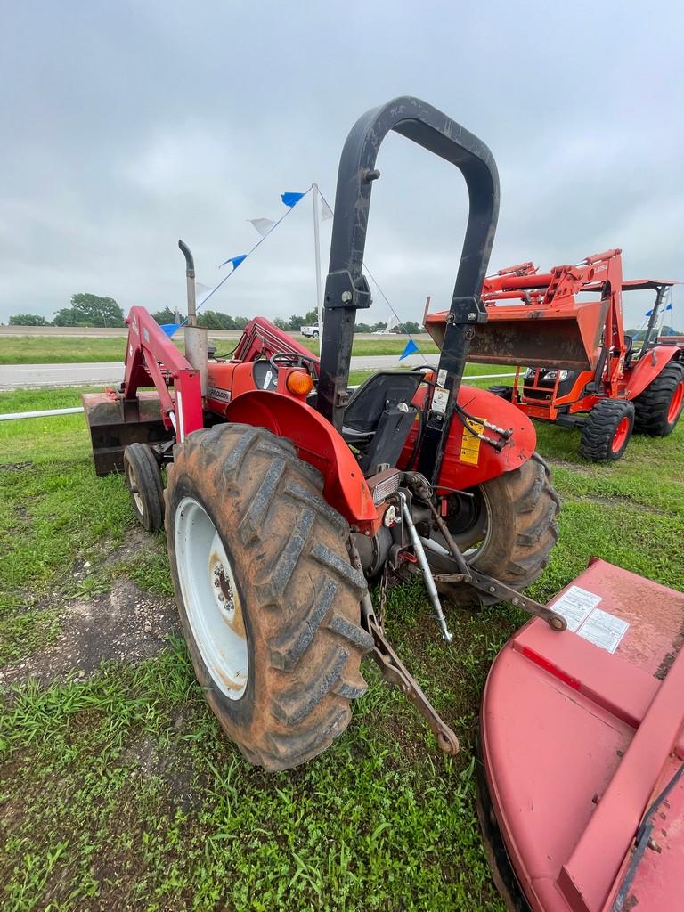 Massey 236 Showing 509 hrs with rear remotes