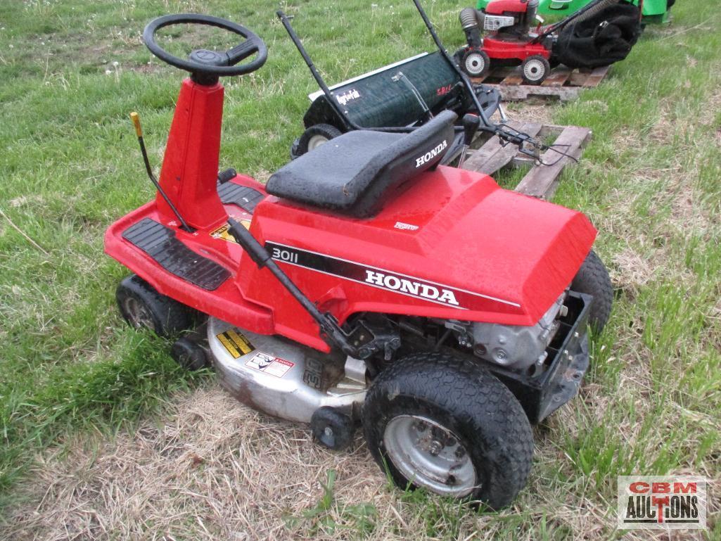 Honda 3011 Rear Engine Lawn Tractor, 30" Deck (Unknown)