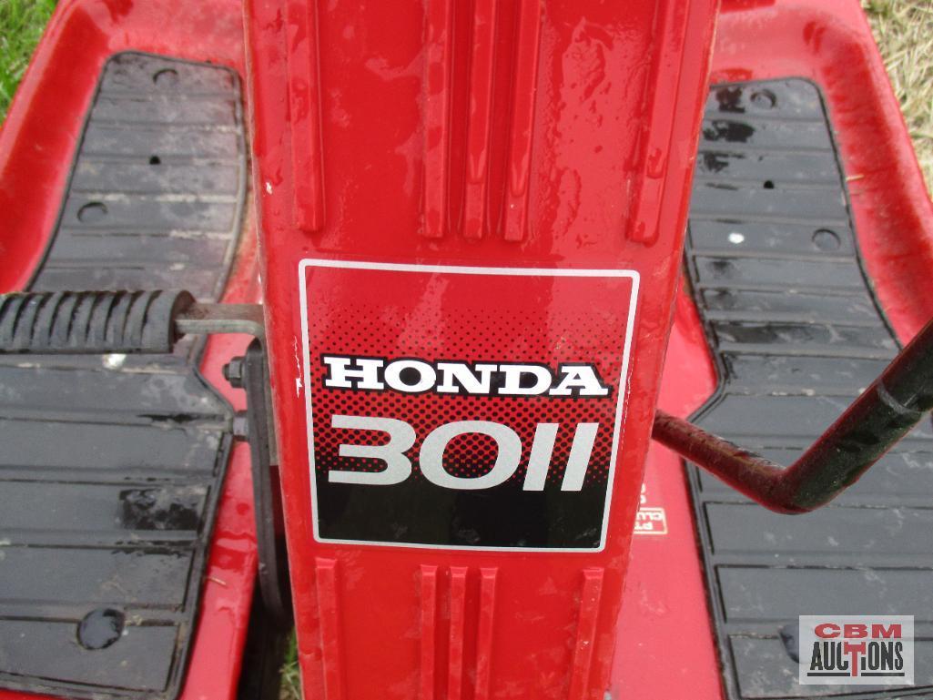 Honda 3011 Rear Engine Lawn Tractor, 30" Deck (Unknown)