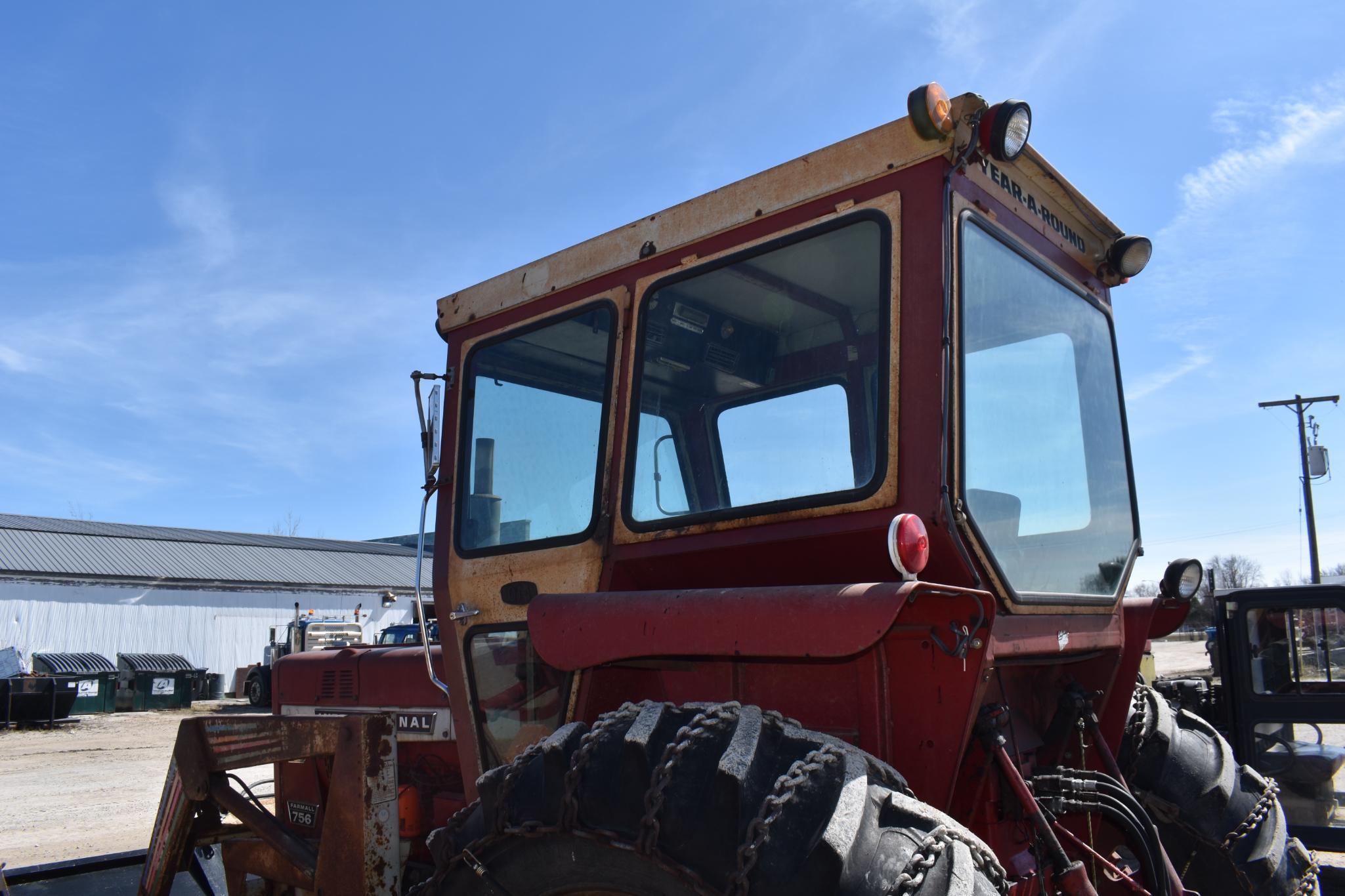 IH Farmall 756 w/ Loader