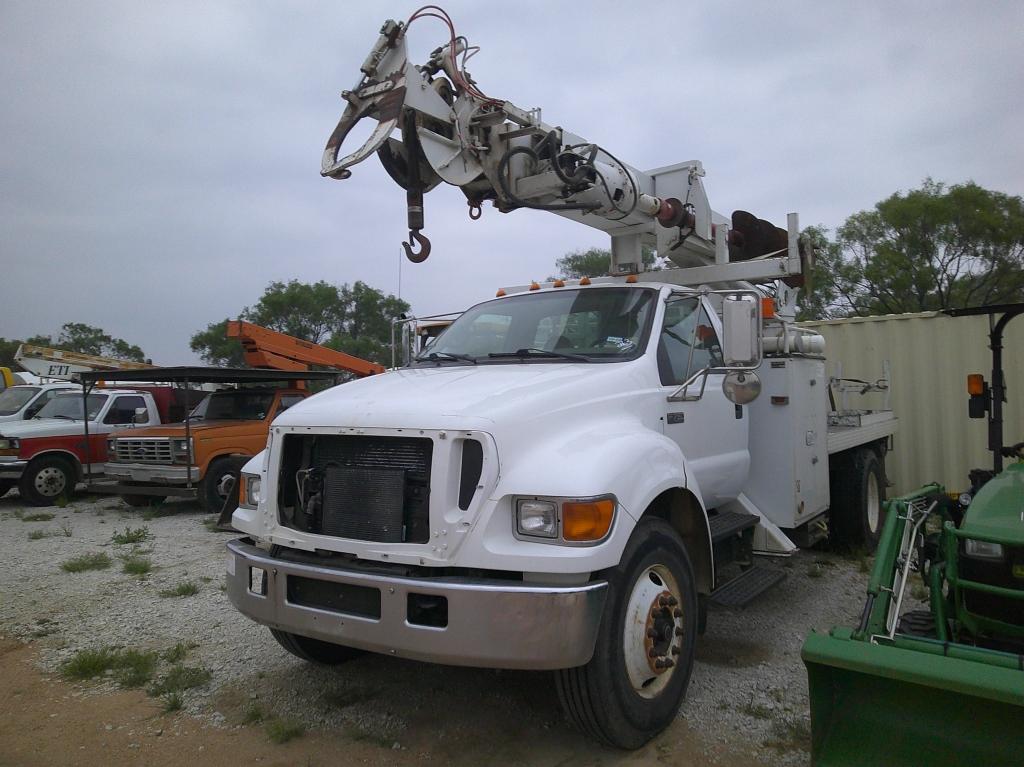 2007 FORD F750 DIGGER TRUCK