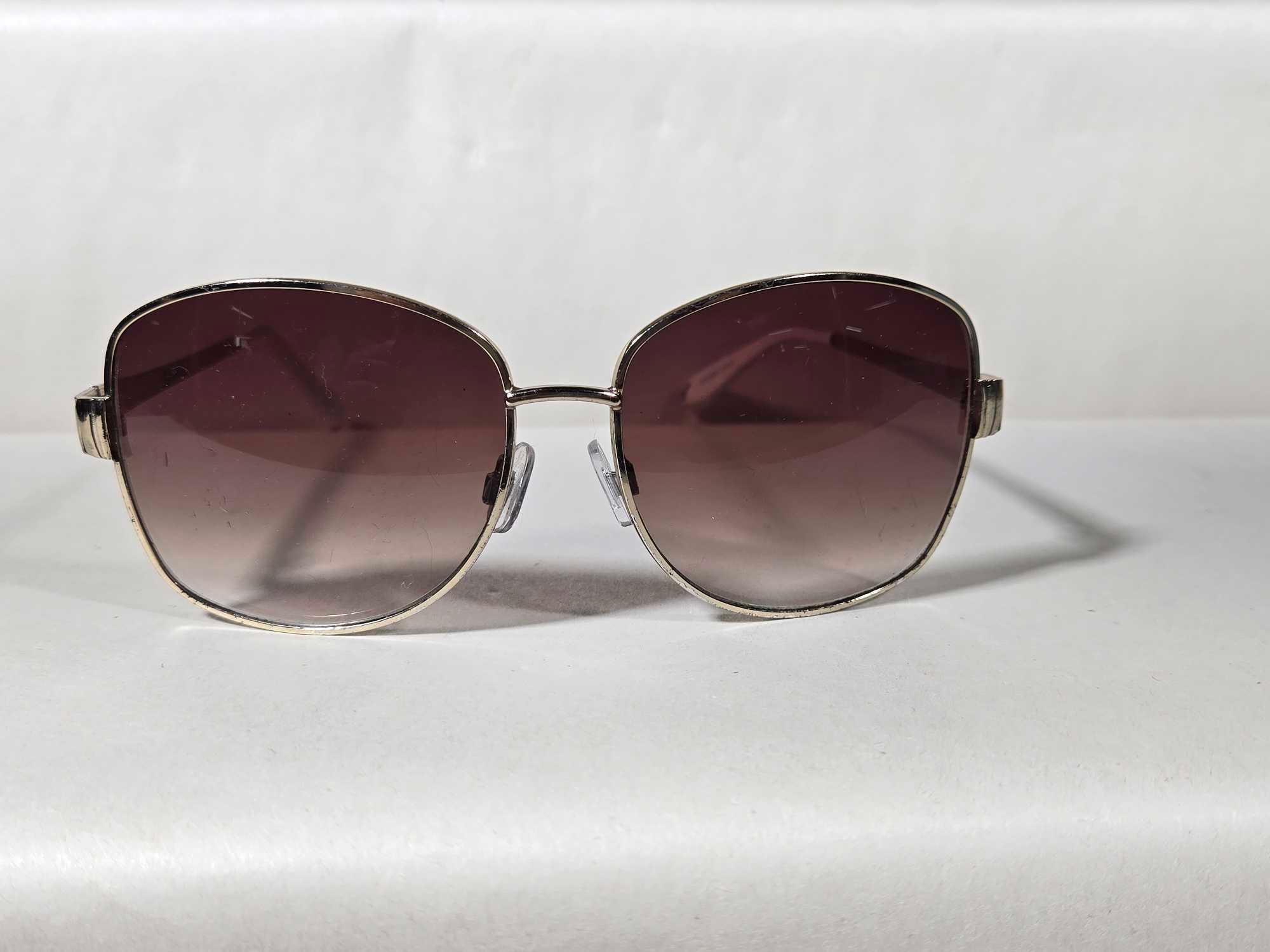 4 Pair of Vintage Women's Sunglasses incl. Oleg Cassini & More