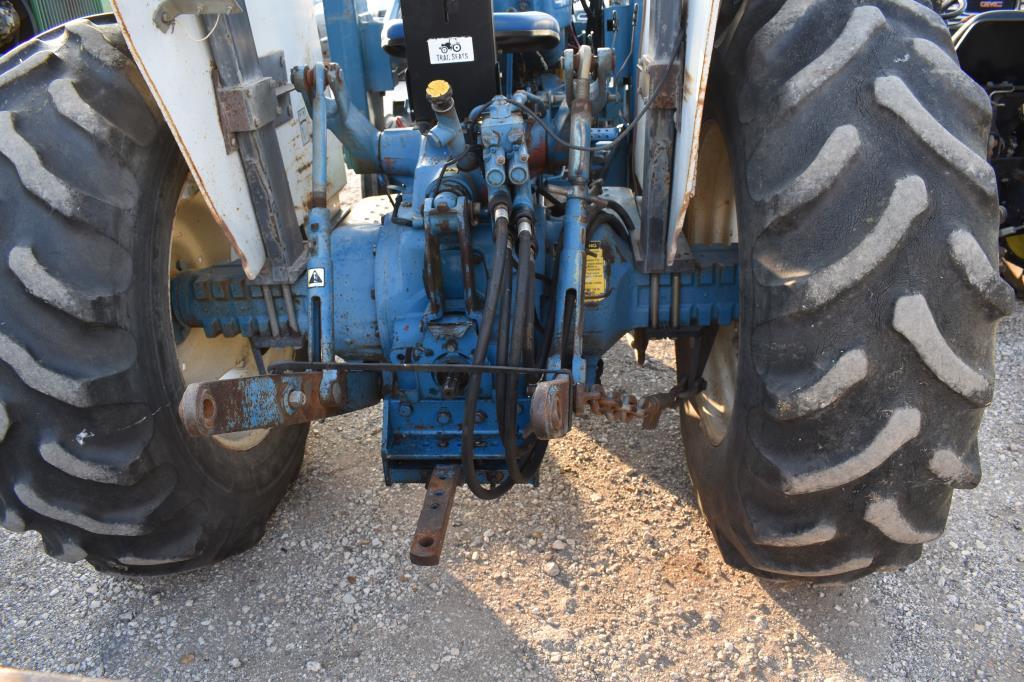 FORD 5610 TRACTOR W/ FORD LOADER (SERIAL # ZX301228) (UNKNOWN HOURS)