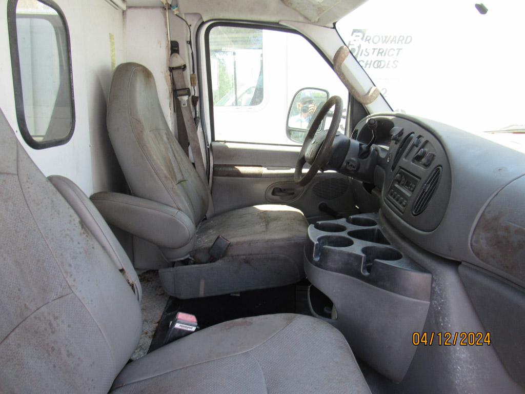 2007 Ford E-350 Cab & Chassis Cutaway Utility Truck