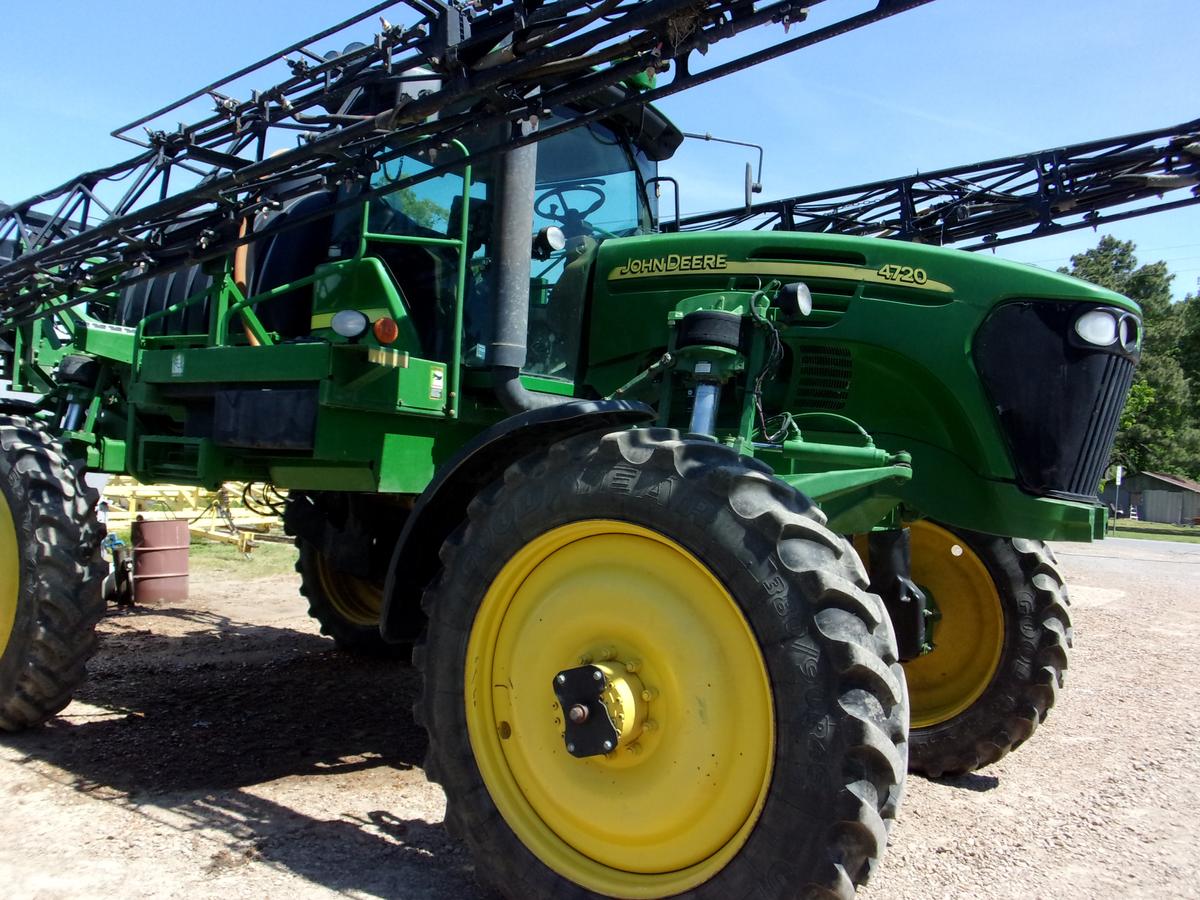 John Deere 4720 Sprayer, apx 3213 hrs, w/apx 90' booms