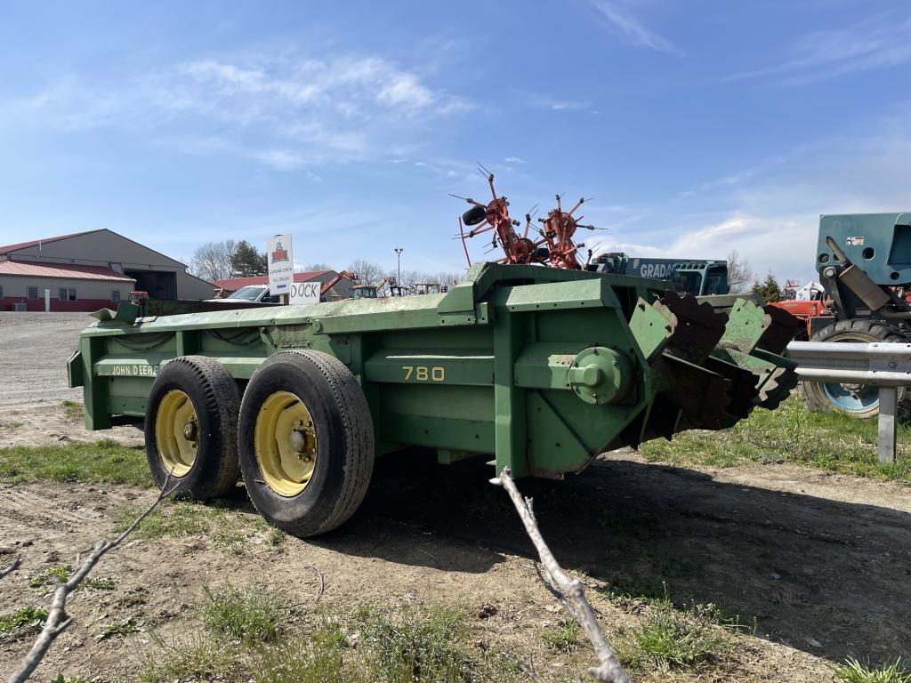 John Deere 780 Spreader