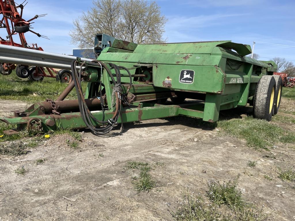 John Deere 780 Spreader