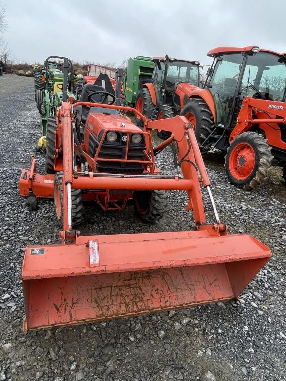 Kubota B7800 Tractor