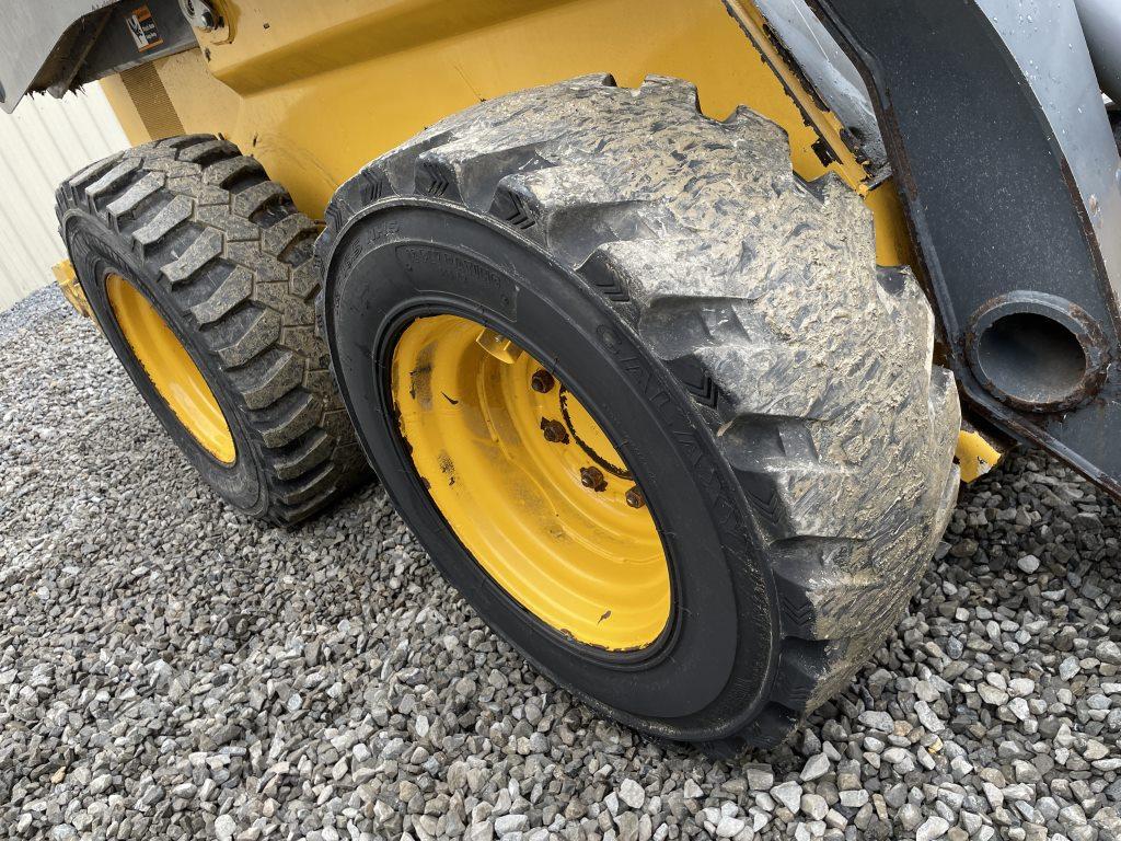 Deere 324E Wheel Skid Loader