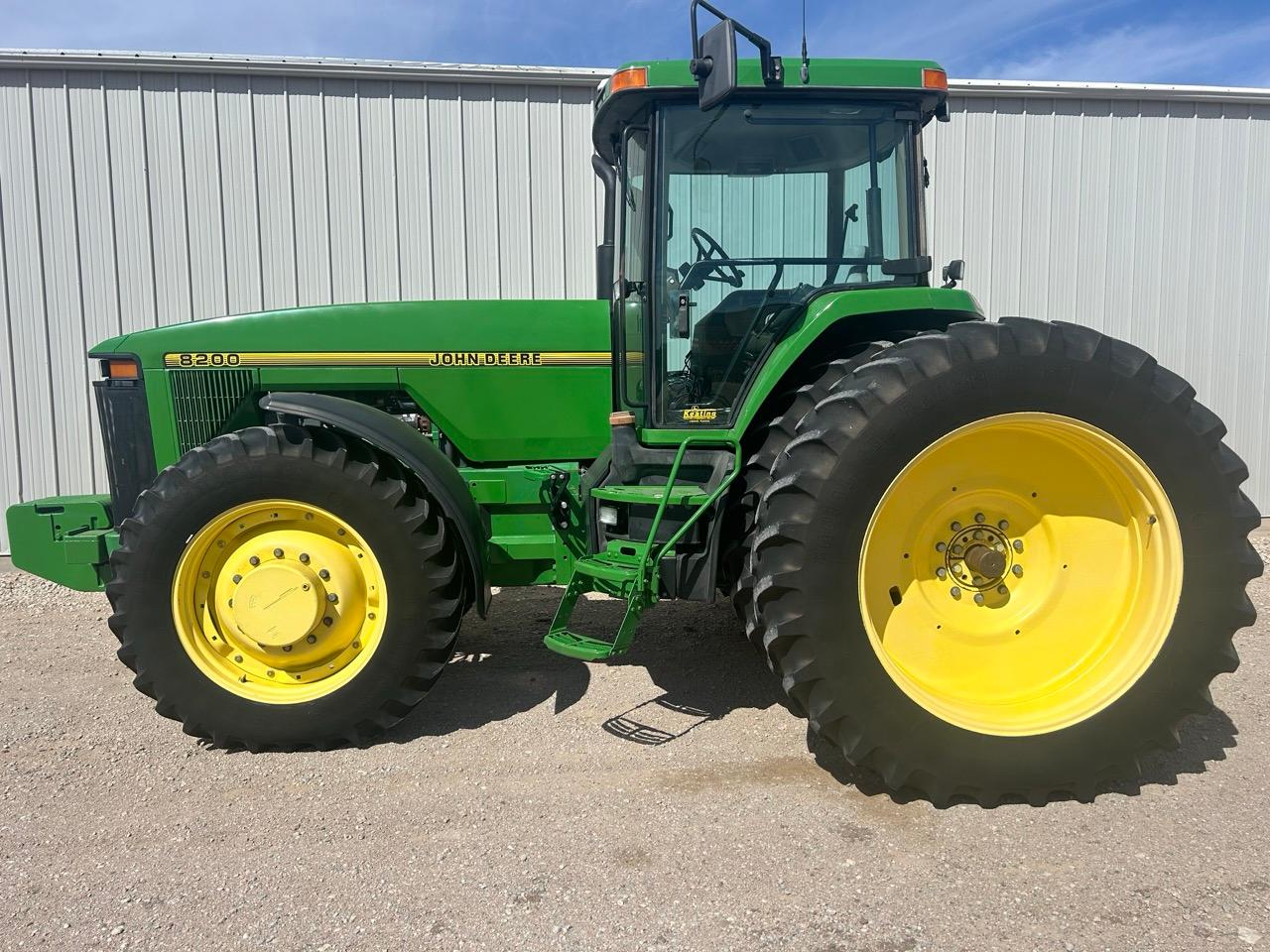 1996 John Deere 8200