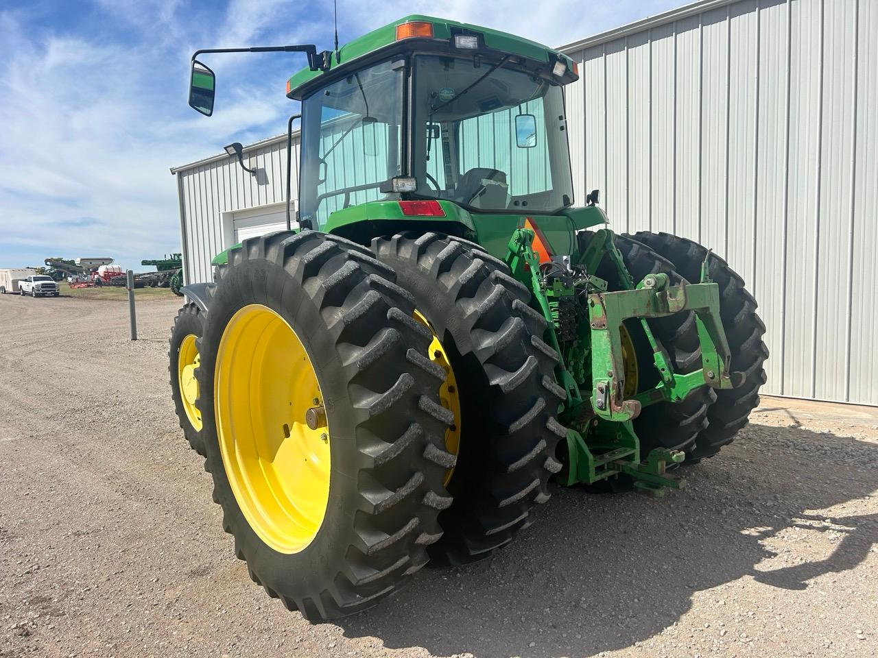 1996 John Deere 8200