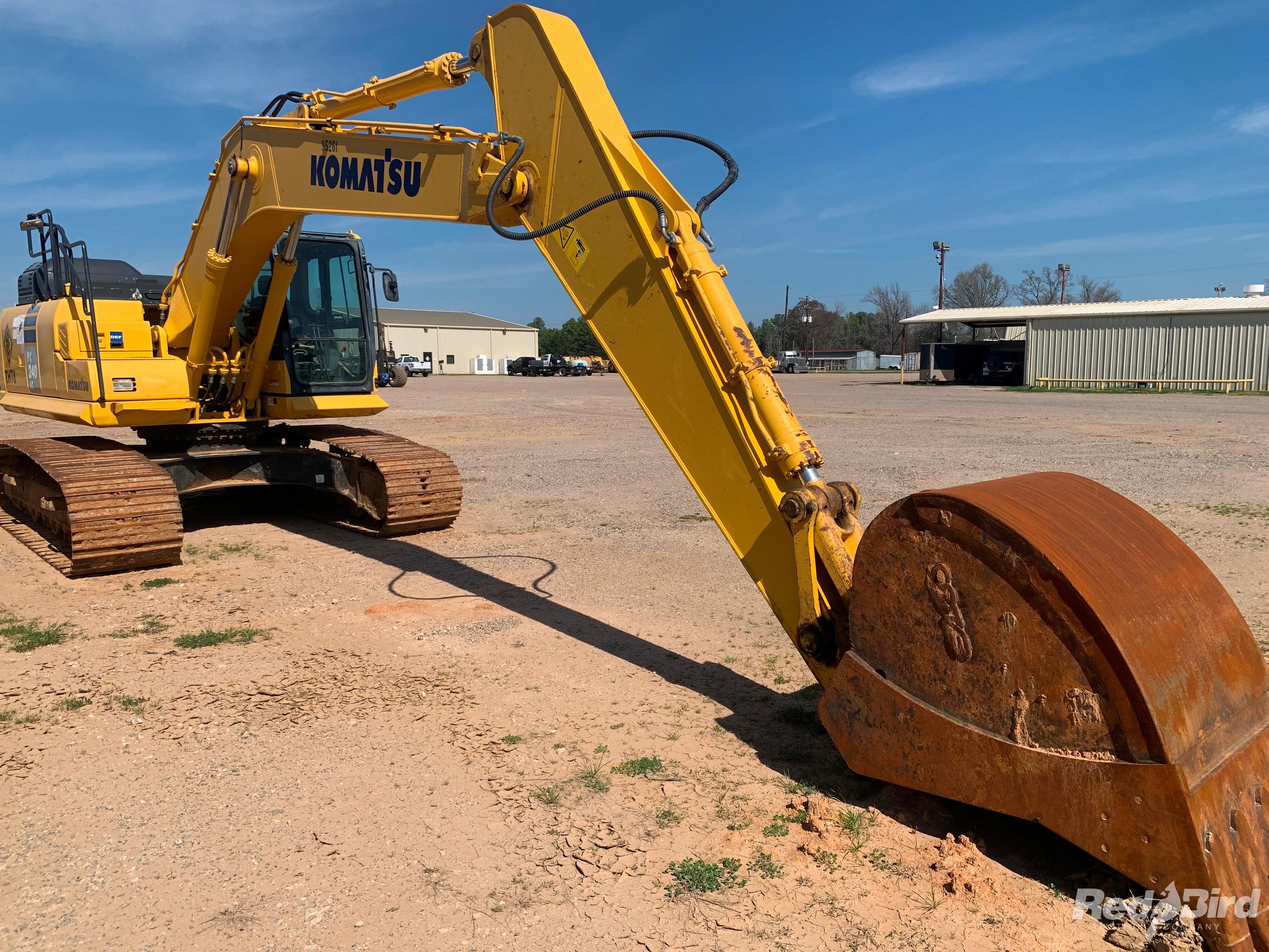 2017 KOMATSU PC240LC-11