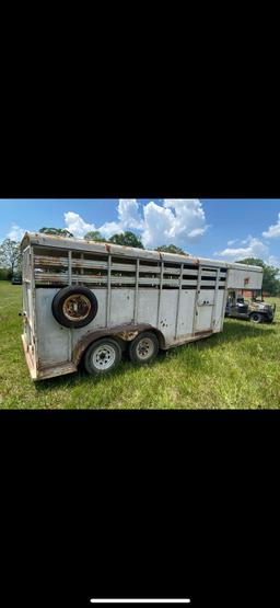 Livestock gooseneck trailer