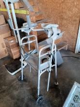 WALKER WITH ARM SUPPORTS AND TRAY