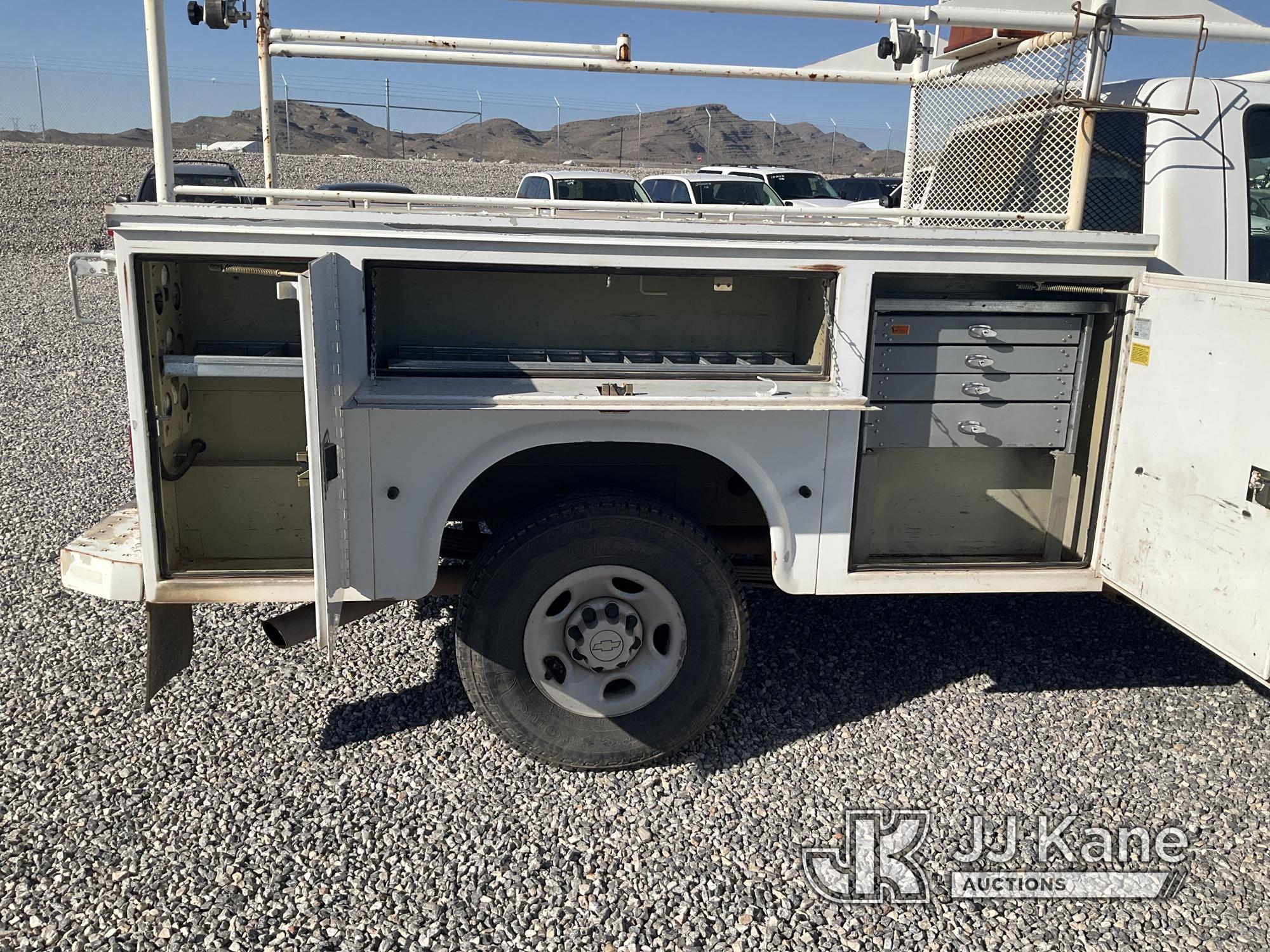 (Las Vegas, NV) 2006 Chevrolet 2500 Service Body 4X4 Interior Damage, Taxable Runs & Moves