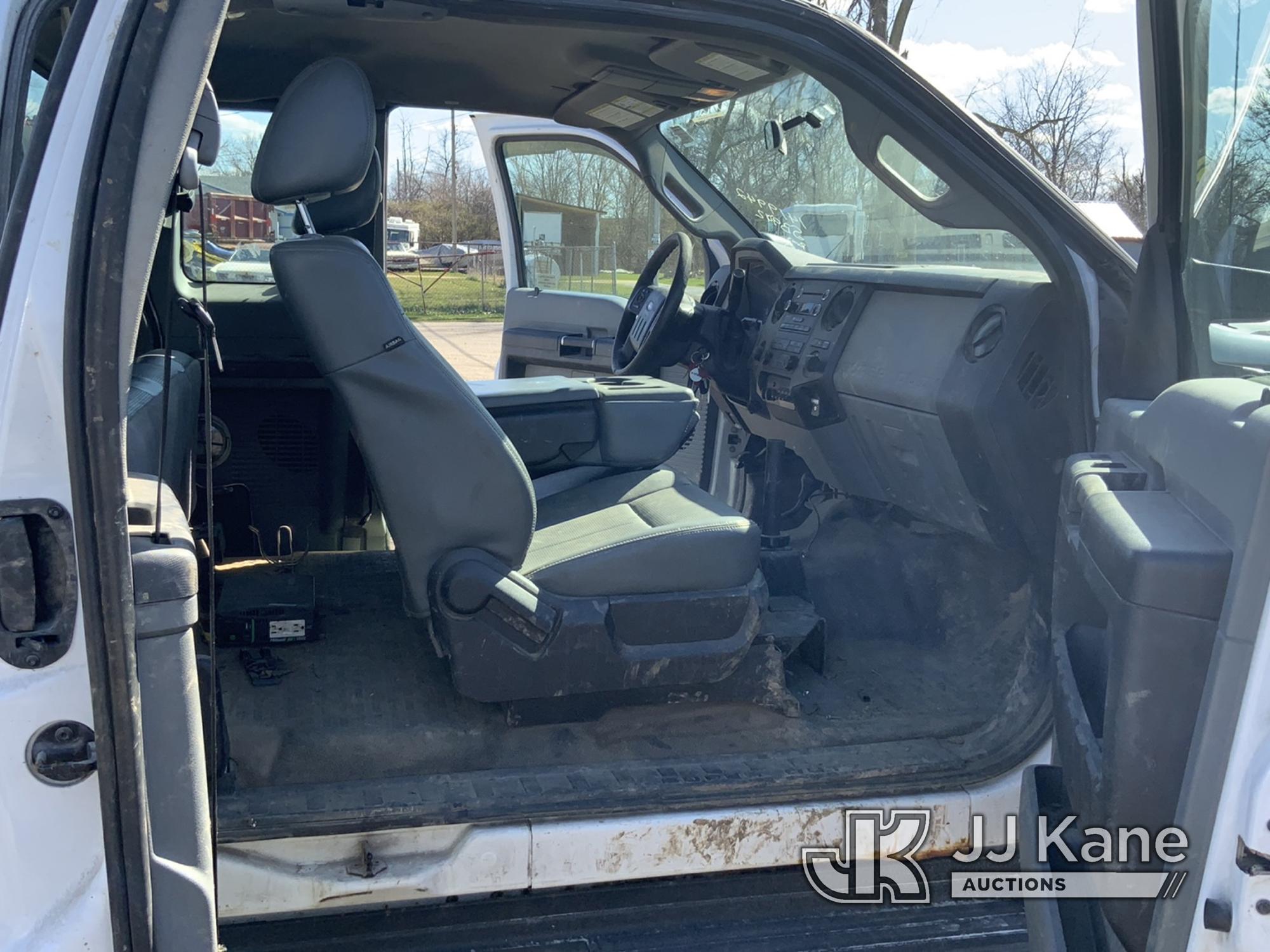 (South Beloit, IL) 2013 Ford F250 4x4 Extended-Cab Pickup Truck Runs & Moves) (Body Damage, Rust Dam