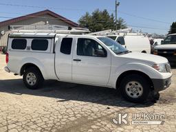 (South Beloit, IL) 2017 Nissan Frontier Extended-Cab Pickup Truck Runs & Moves) (Airbag Light Is Fla