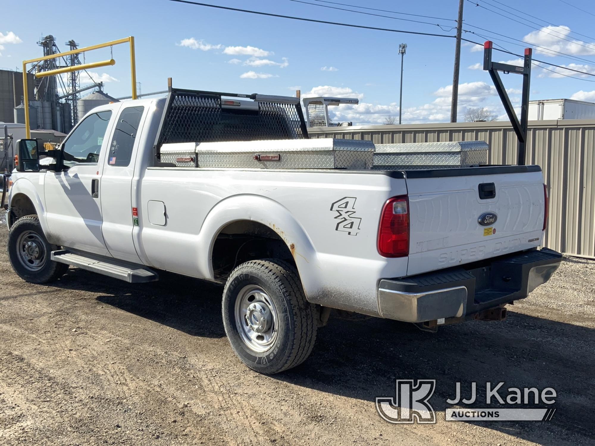 (South Beloit, IL) 2016 Ford F250 4x4 Extended-Cab Pickup Truck Runs & Moves) (Body Damage