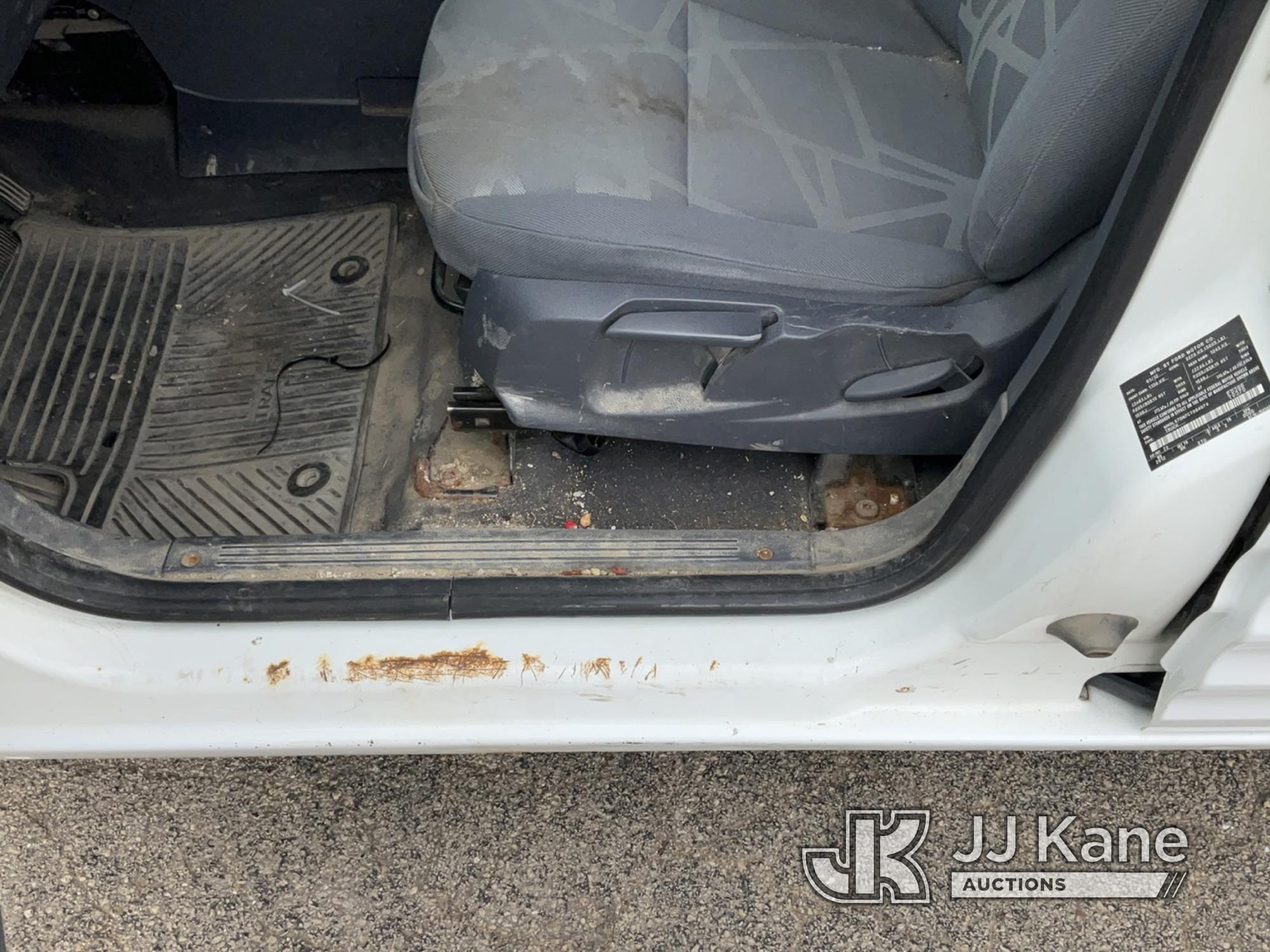 (South Beloit, IL) 2012 Ford Transit Connect Cargo Van Runs & Moves) (Rust Damage