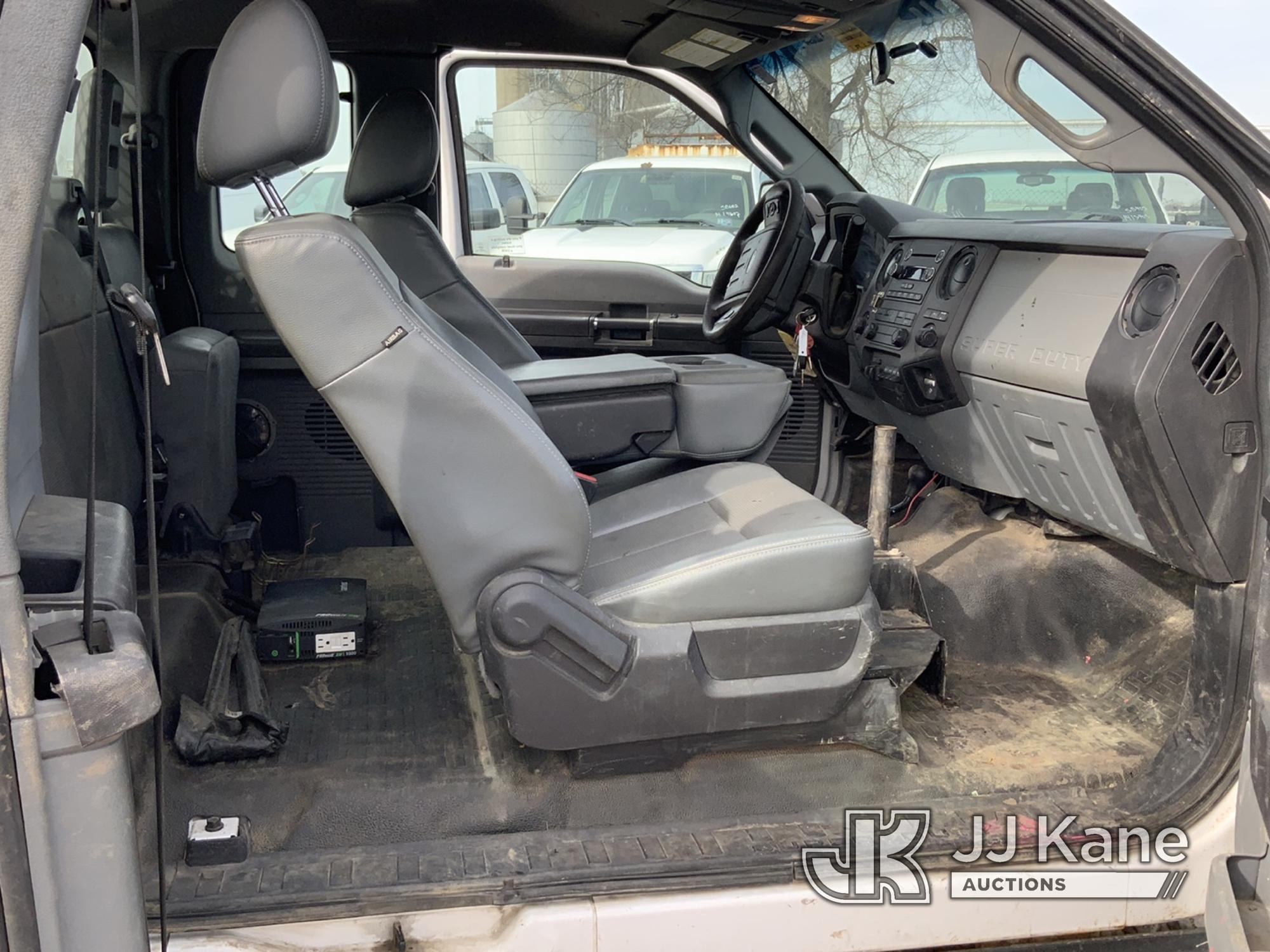 (South Beloit, IL) 2015 Ford F250 4x4 Extended-Cab Pickup Truck Runs & Moves) (Check Engine Light On