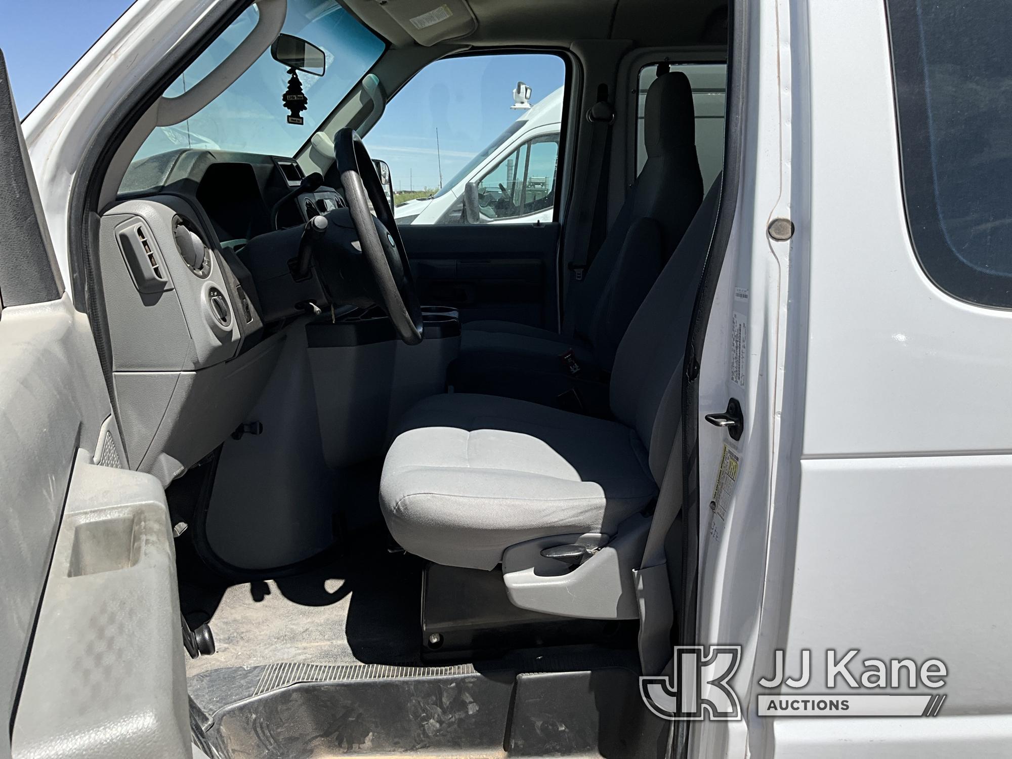 (El Paso, TX) 2013 Ford E350 XL Passenger Van Runs & Moves) (TPMS Light On, Paint Damage