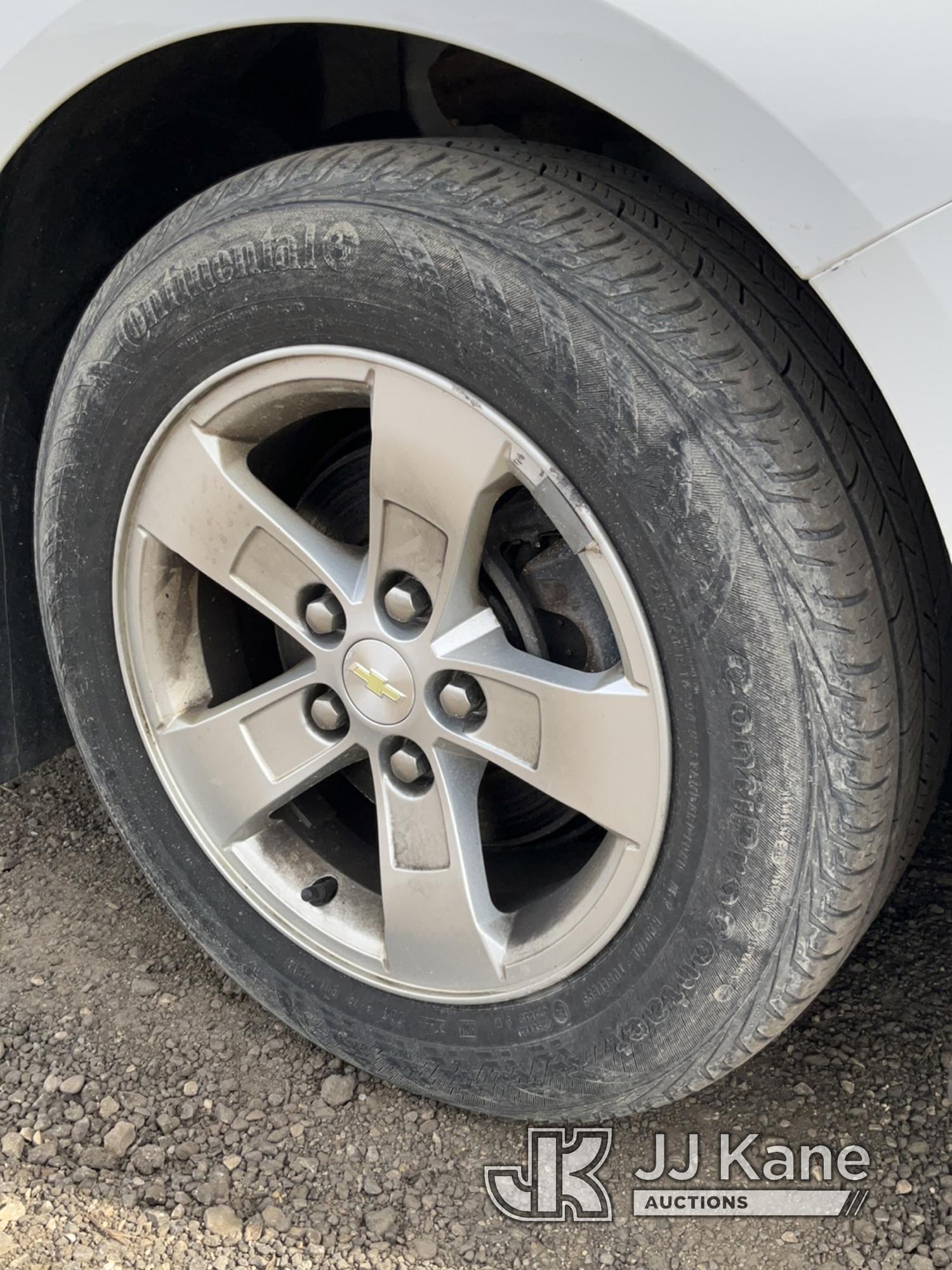 (South Beloit, IL) 2015 Chevrolet Malibu 4-Door Sedan Runs & Moves) (Paint Damage, Rust Spots