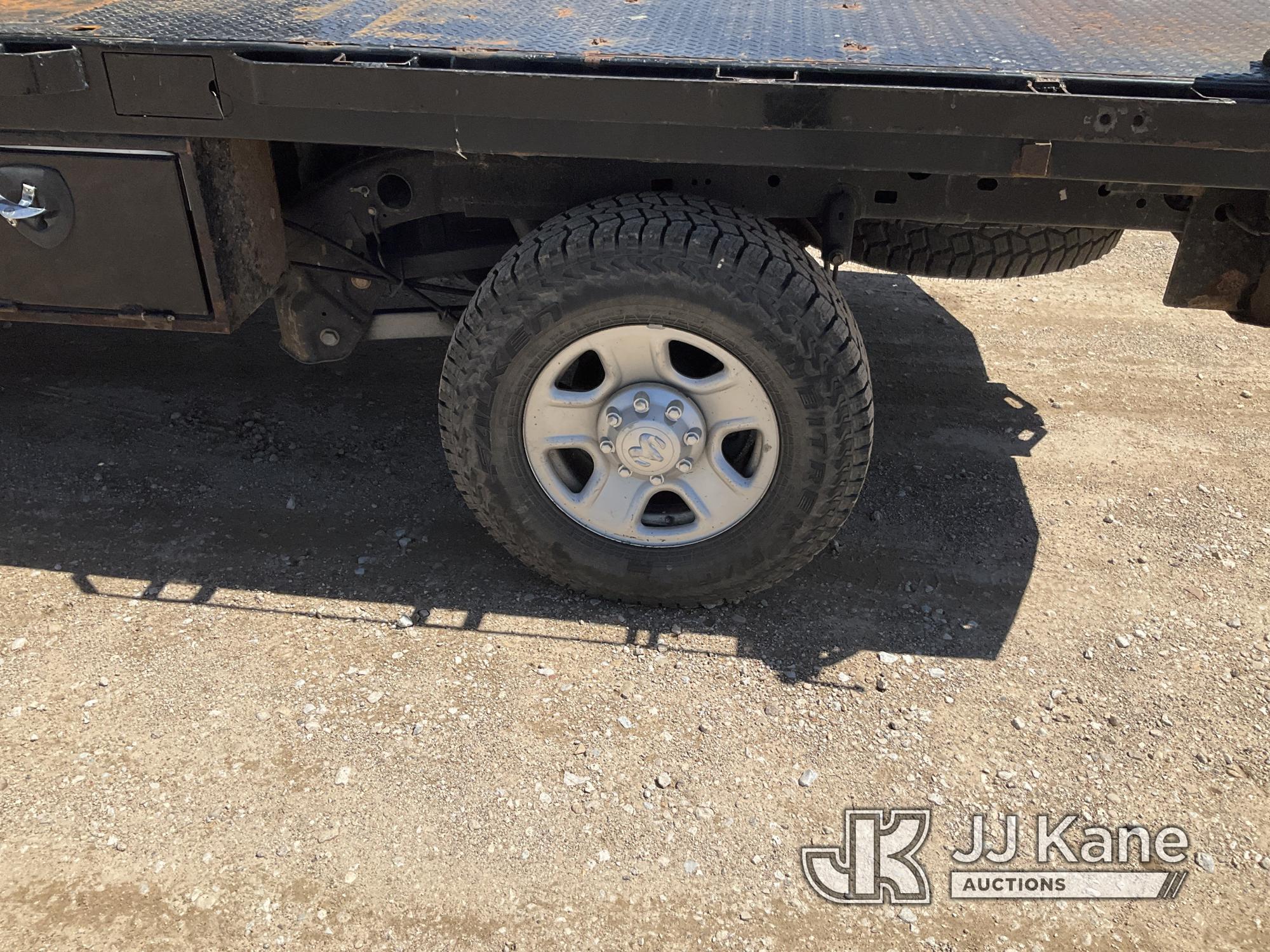 (Waxahachie, TX) 2018 RAM 2500 4x4 Crew-Cab Flatbed Truck Runs & Moves,