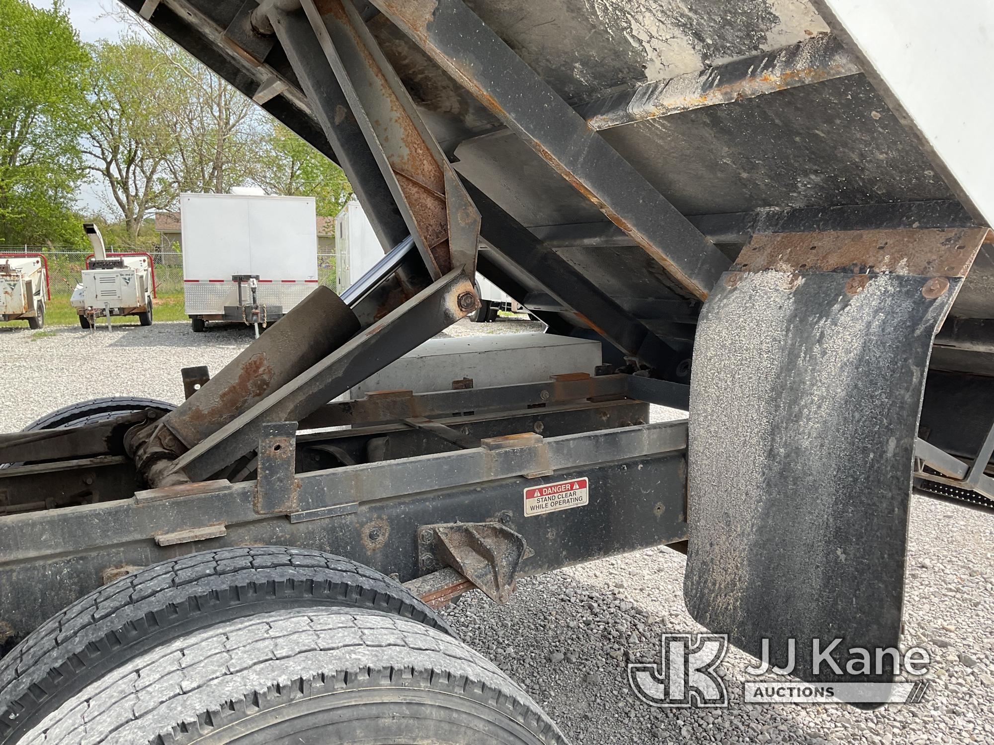 (Hawk Point, MO) Altec LR760E70, Over-Center Elevator Bucket mounted behind cab on 2013 Ford F750 Ch