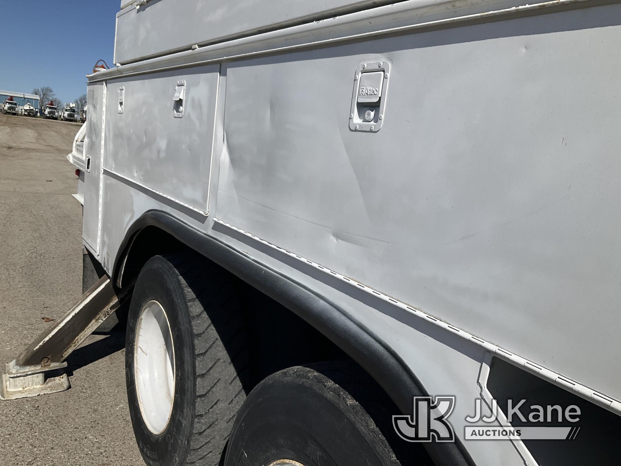 (Kansas City, MO) Altec AM650-MH, Over-Center Material Handling Bucket Truck rear mounted on 2006 Ch