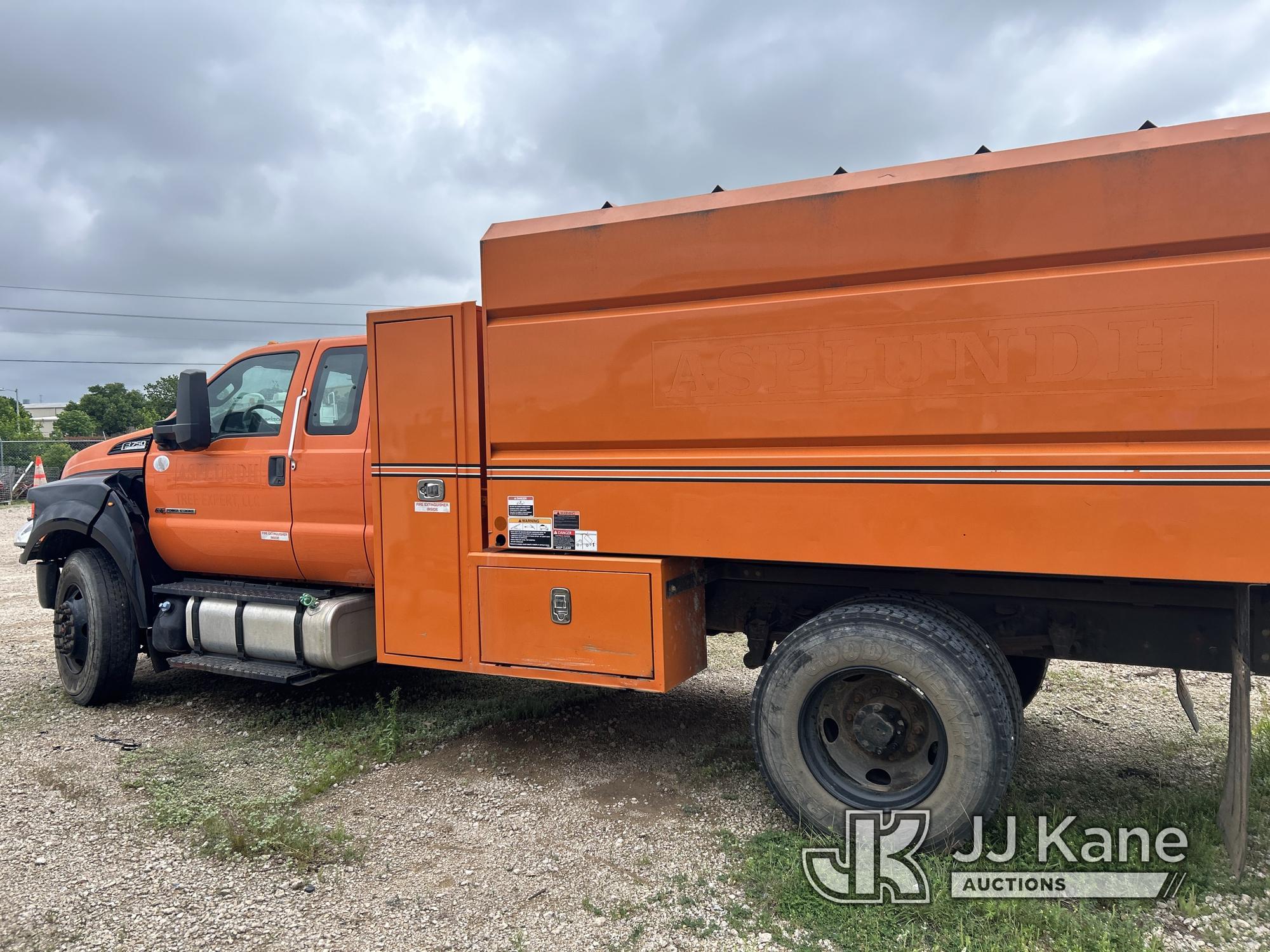 (Waxahachie, TX) 2017 Ford F750 Extended-Cab Chipper Dump Truck Not Running, Wrecked/Totaled, No Key