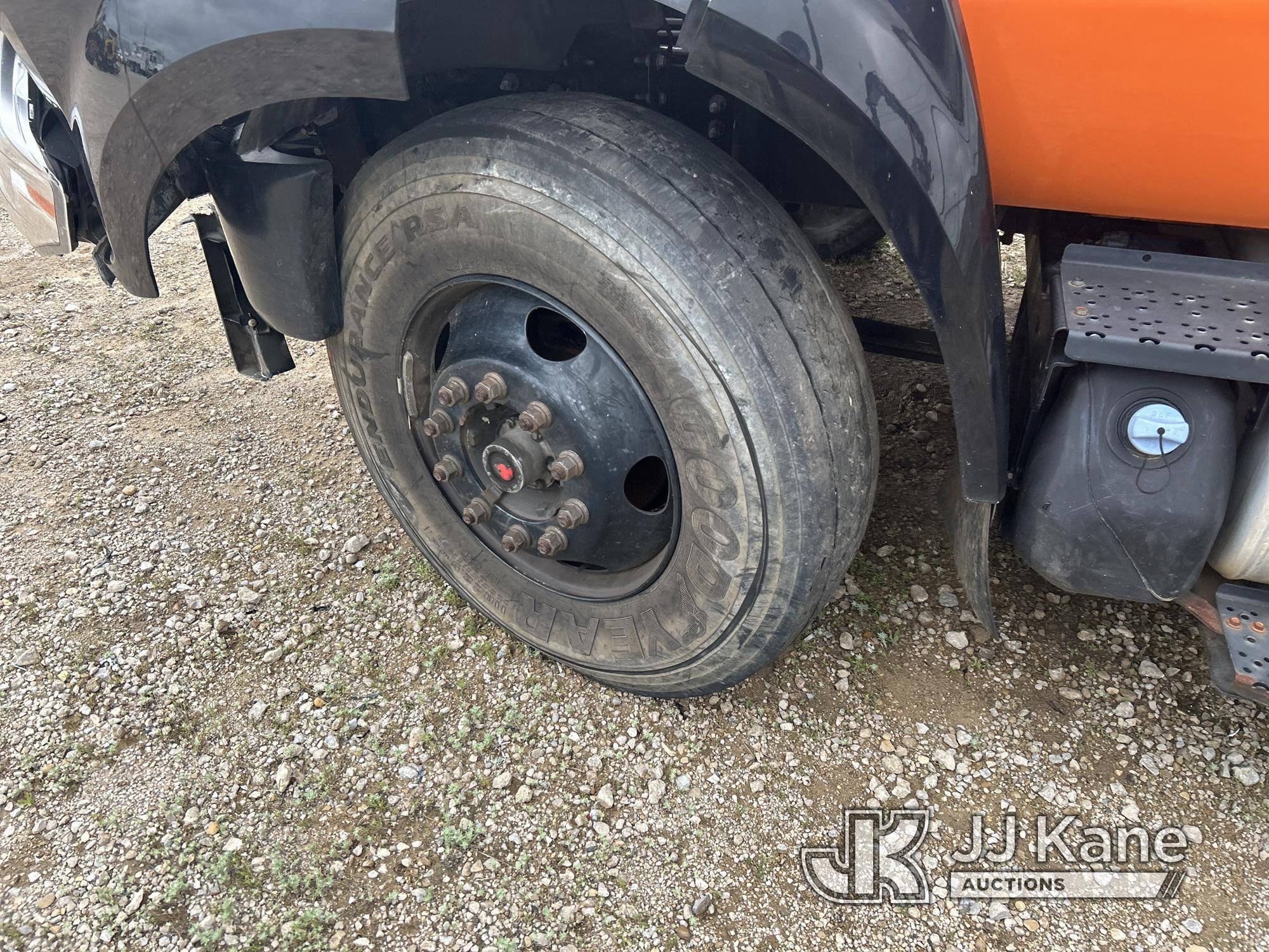 (Waxahachie, TX) 2017 Ford F750 Extended-Cab Chipper Dump Truck Not Running, Wrecked/Totaled, No Key