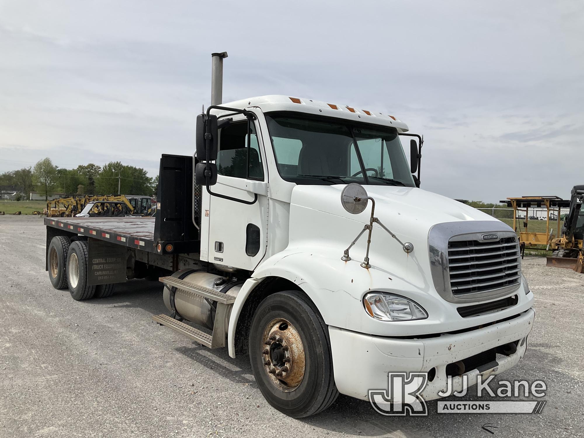 (Hawk Point, MO) 2005 Freightliner Columbia 112 T/A Flatbed Truck Runs and Moves.