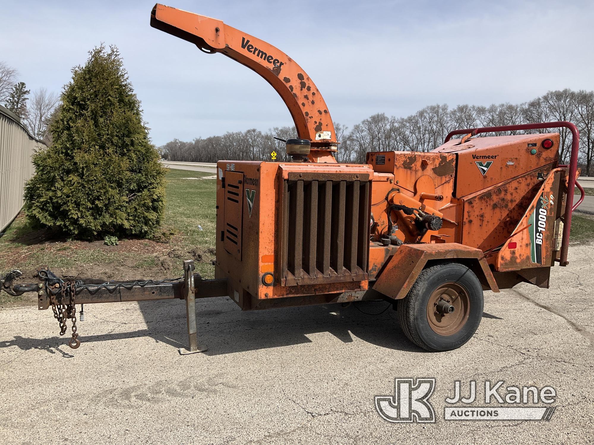 (South Beloit, IL) 2013 Vermeer BC1000XL Chipper (12in Drum) Starts, Engages