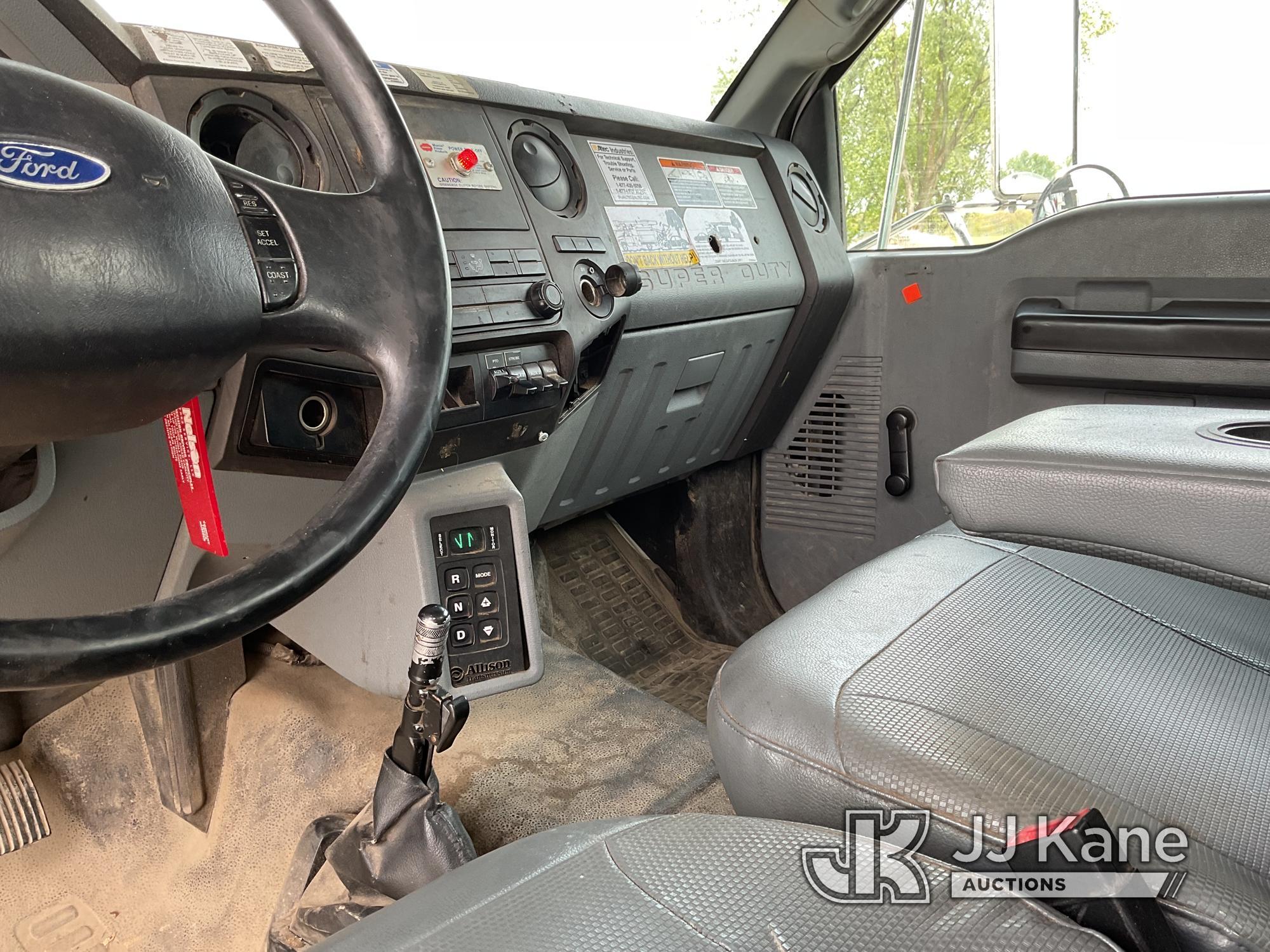 (Hawk Point, MO) Altec LR760E70, Over-Center Elevator Bucket mounted behind cab on 2013 Ford F750 Ch