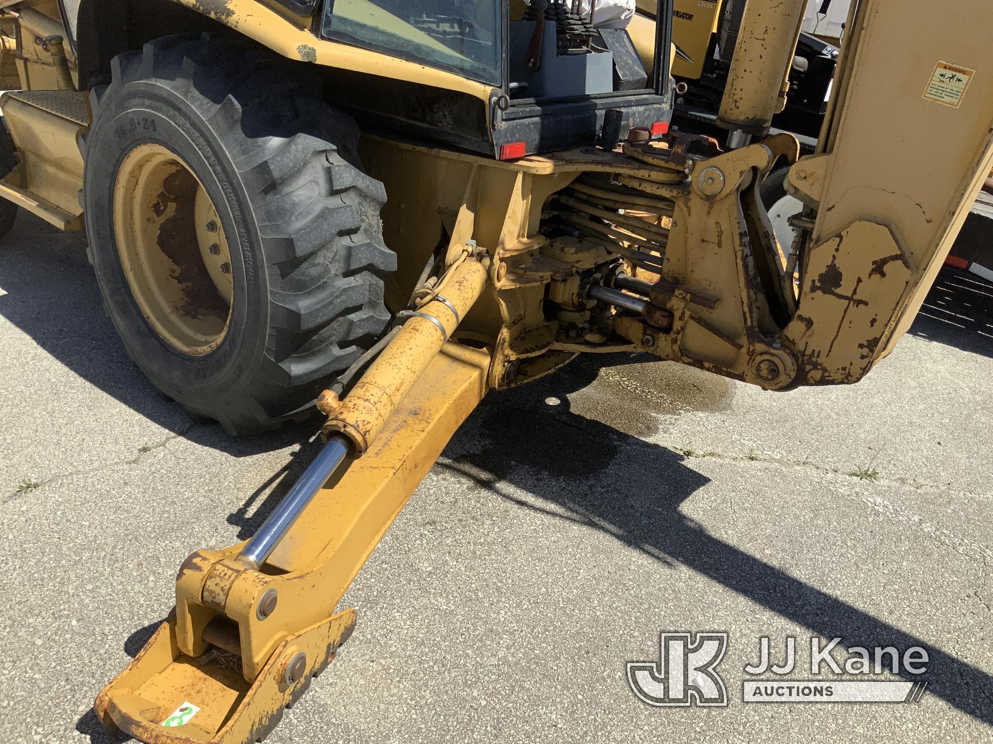 (Kansas City, MO) 2000 Cat 426C Tractor Loader Backhoe Runs, Moves, & Operates) (Leaking Oil Under C