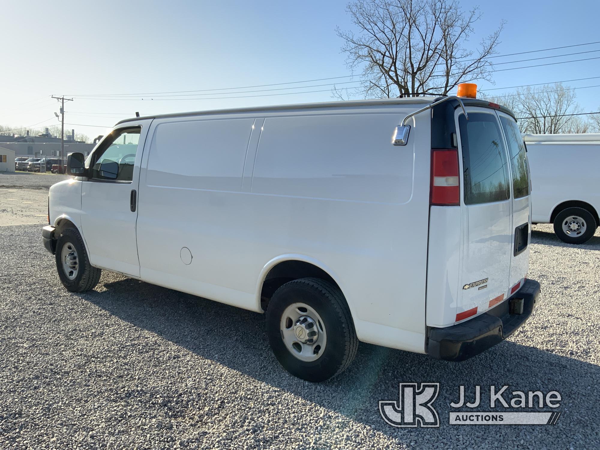 (Fort Wayne, IN) 2013 Chevrolet Express G2500 Cargo Van Runs & Moves