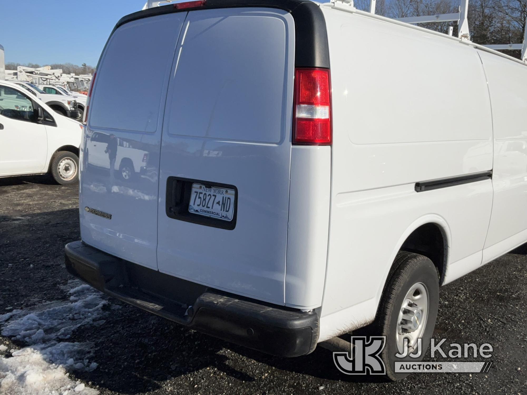 (Kings Park, NY) 2022 Chevrolet Express G2500 Extended Cargo Van Runs & Moves) (Inspection and Remov