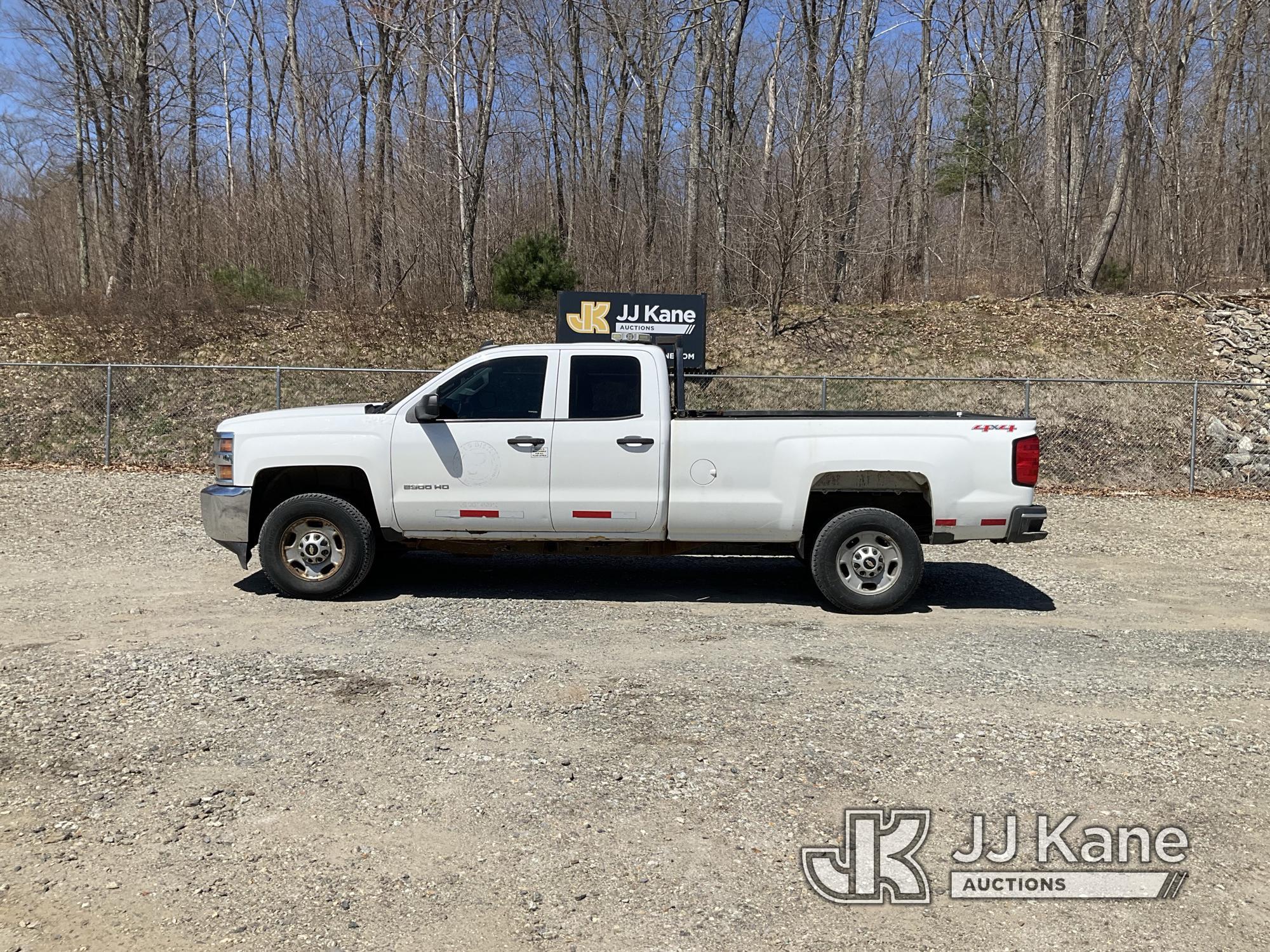 (Shrewsbury, MA) 2016 Chevrolet Silverado 2500HD 4x4 Extended-Cab Pickup Truck Runs & Moves) (Check