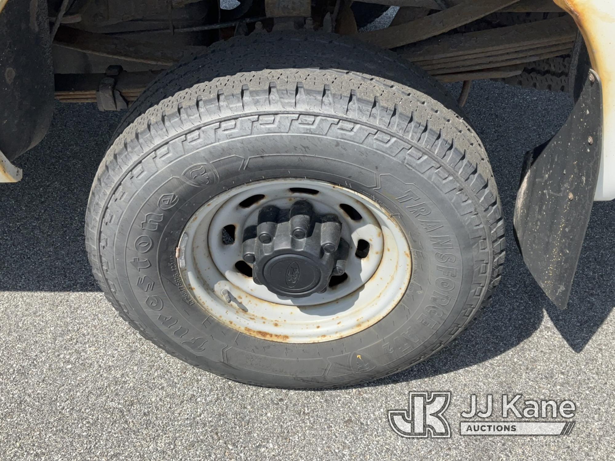 (Chester Springs, PA) 2002 Ford F350 4x4 Pickup Truck Runs & Moves, Body & Rust Damage, Dump Operate