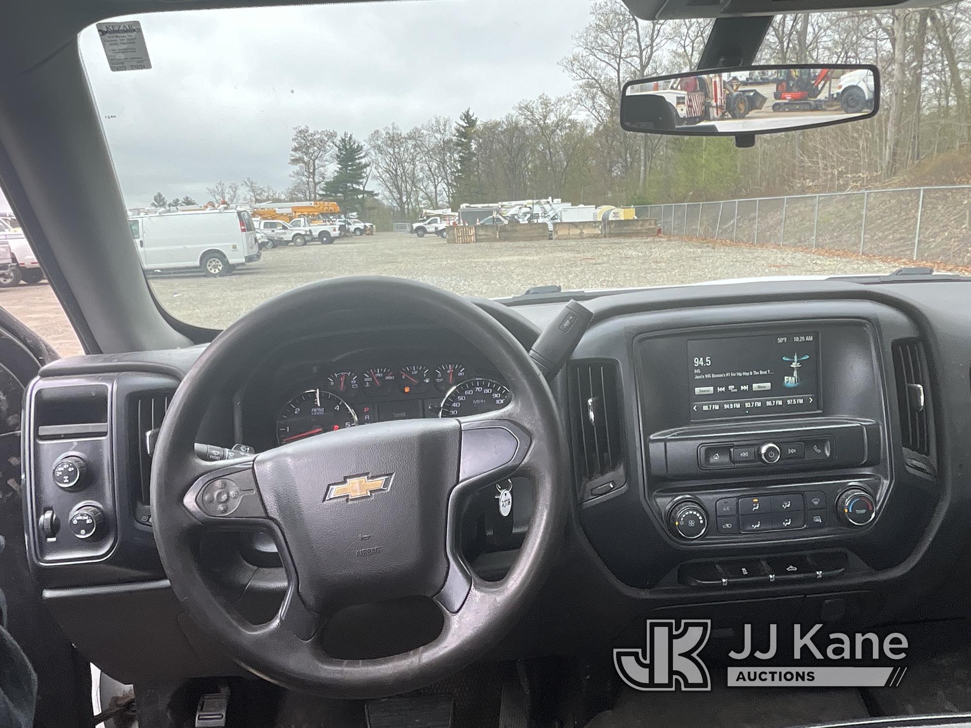(Shrewsbury, MA) 2016 Chevrolet Silverado 1500 4x4 Extended-Cab Pickup Truck Runs & Moves) (Check En