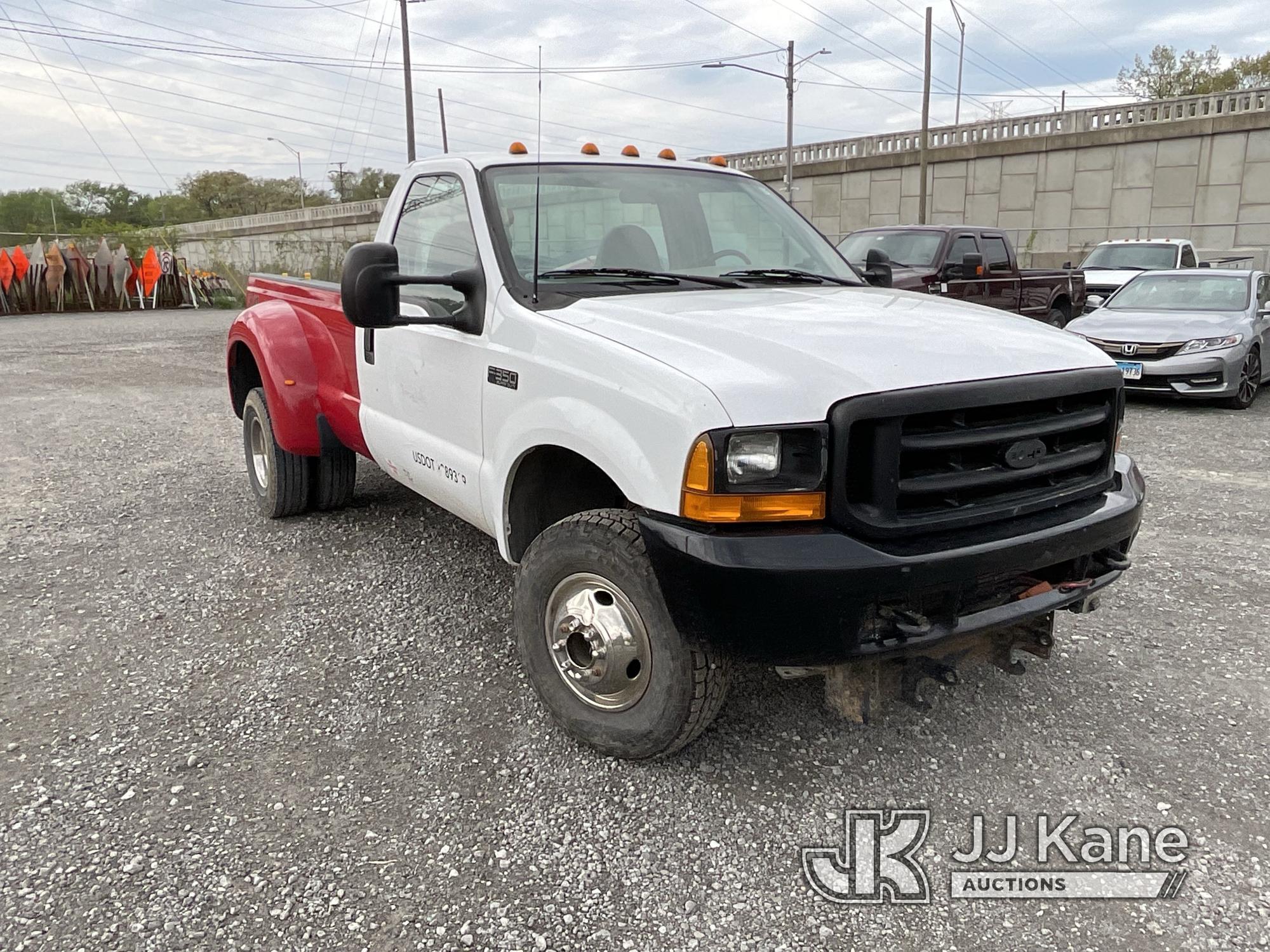 (Hobart, IN) 2001 Ford F350 4x4 Dual Wheel Pickup Truck Runs & Moves) (BED OF TRUCK NOT BOLTED DOWN