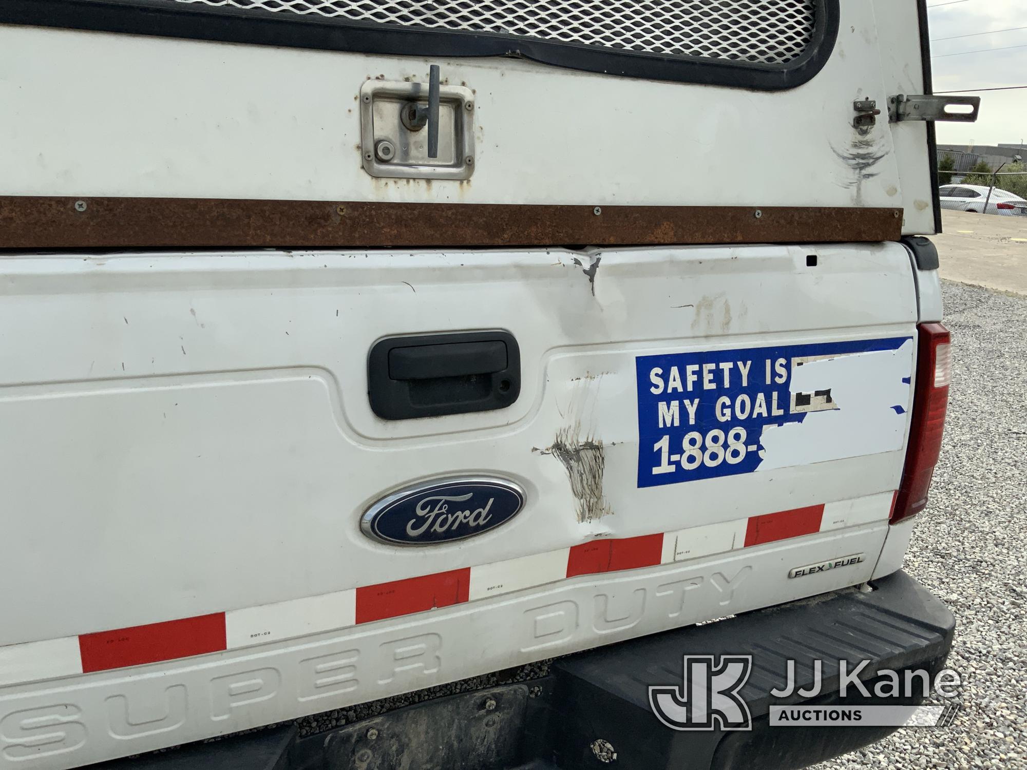 (Fort Wayne, IN) 2015 Ford F250 Crew-Cab Pickup Truck Runs & Moves) (Transmission Leak, Exhaust Leak