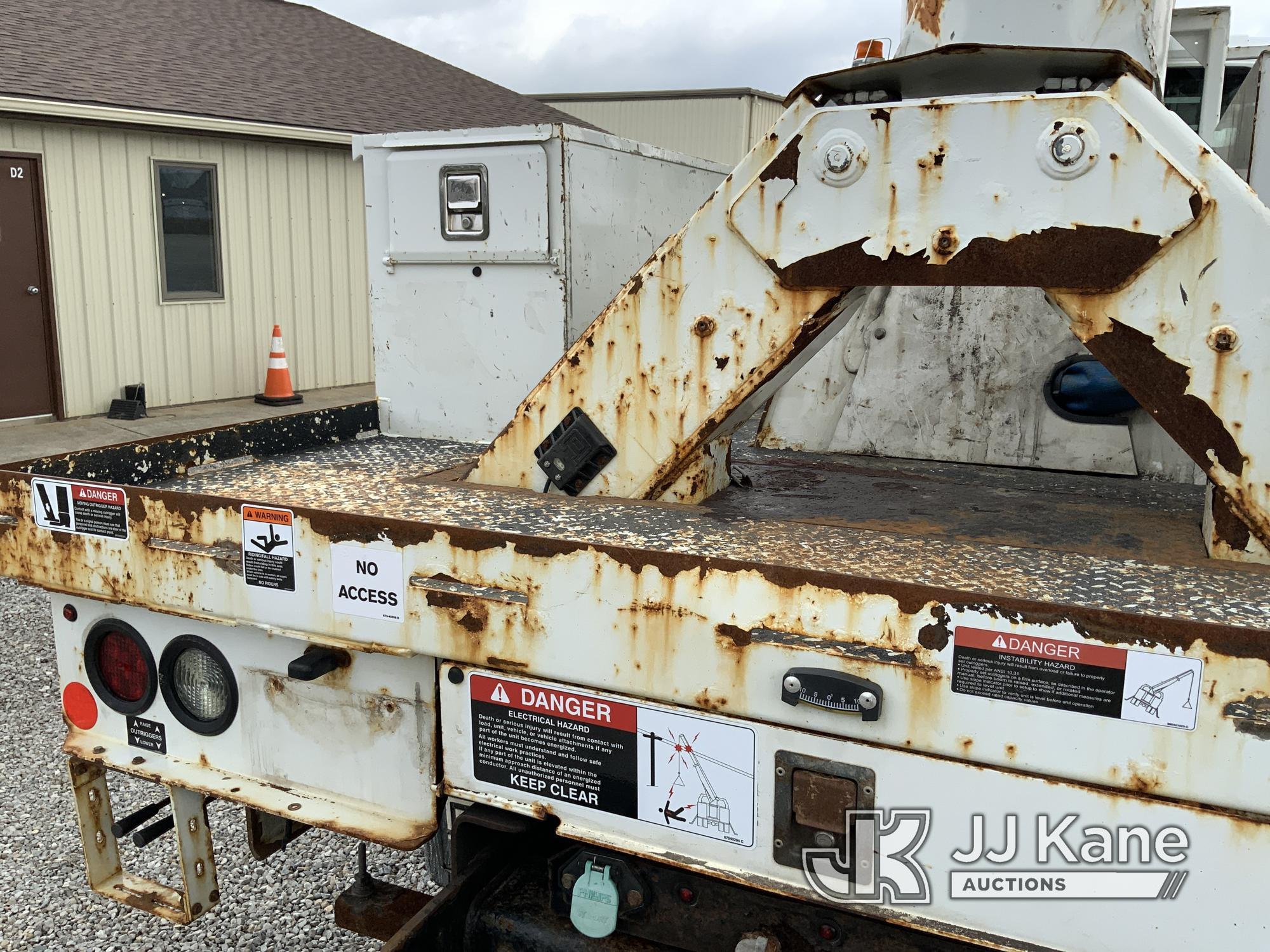 (Fort Wayne, IN) Altec DC47-TR, Digger Derrick rear mounted on 2018 International Durastar 4300 Util