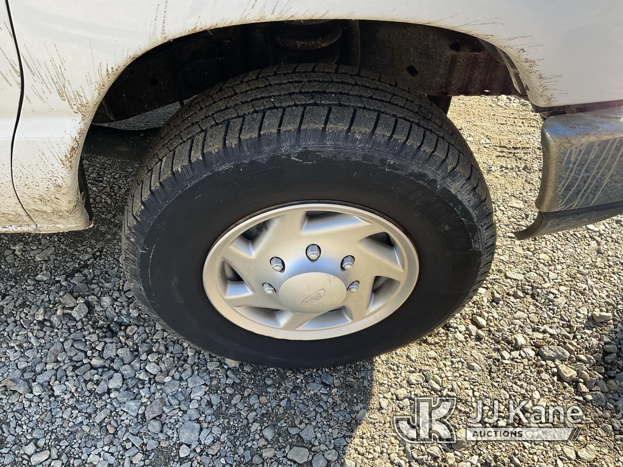 (Shrewsbury, MA) 2014 Ford E350 Enclosed Service Van Runs & Moves) (Rust Damage